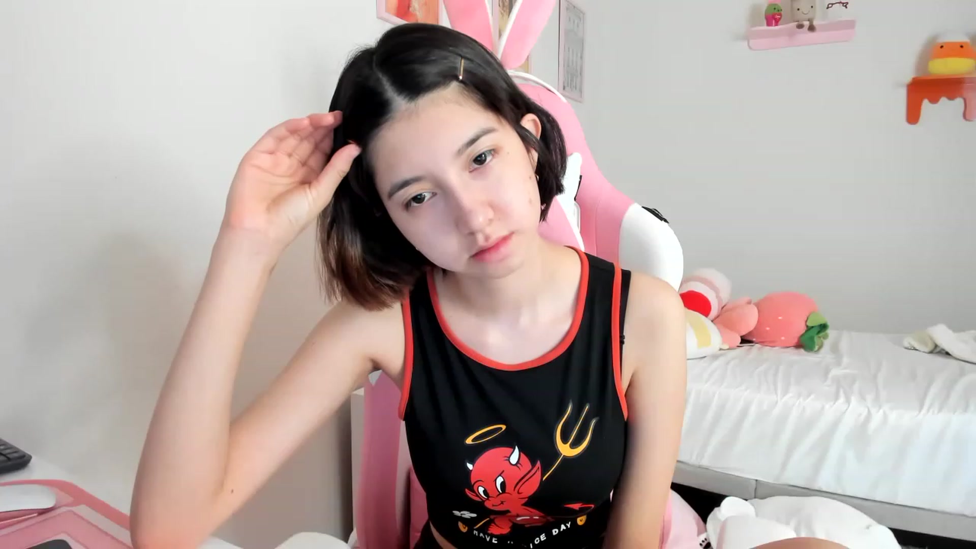 Gallery image thumbnail from Cherrycute666's myfreecams stream on, 04/20/2023, 21:36 image 1 of 20