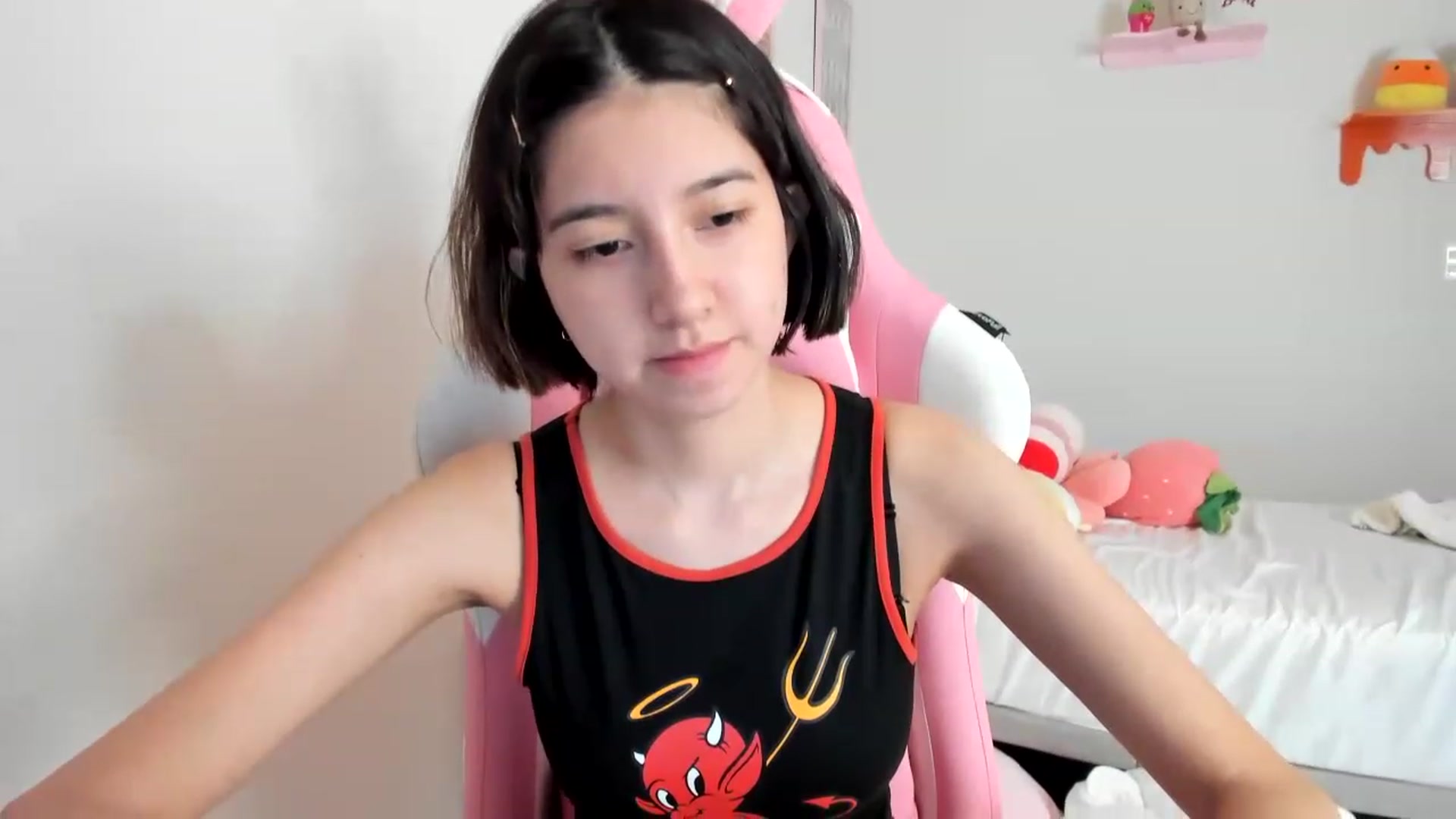 Gallery image thumbnail from Cherrycute666's myfreecams stream on, 04/20/2023, 21:36 image 17 of 20
