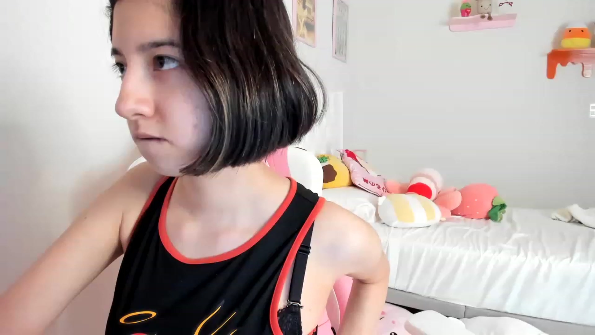 Gallery image thumbnail from Cherrycute666's myfreecams stream on, 04/20/2023, 21:36 image 16 of 20