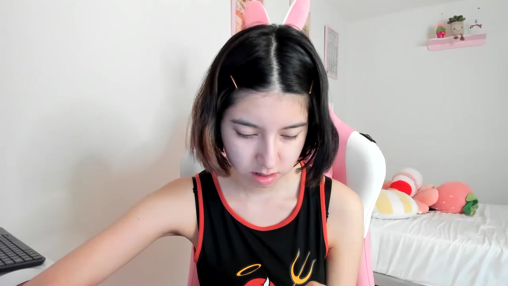 Gallery image thumbnail from Cherrycute666's myfreecams stream on, 04/20/2023, 21:36 image 2 of 20