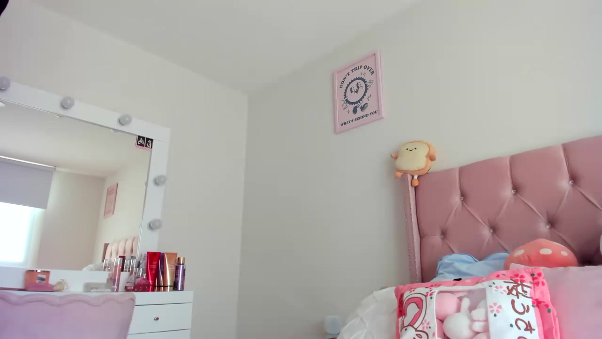 Gallery image thumbnail from Cherrycute666's myfreecams stream on, 04/20/2023, 23:22 image 17 of 20