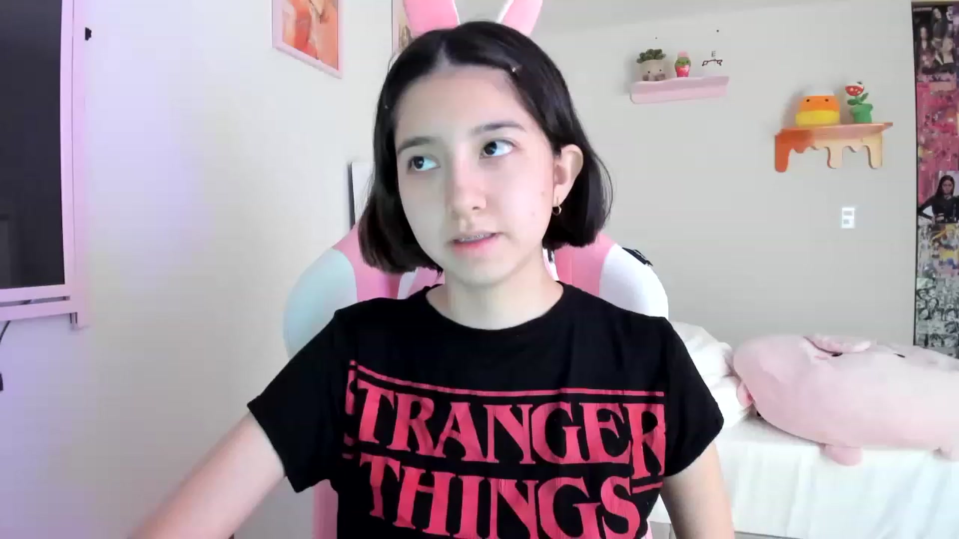 Gallery image thumbnail from Cherrycute666's myfreecams stream on, 04/21/2023, 24:01 image 4 of 20