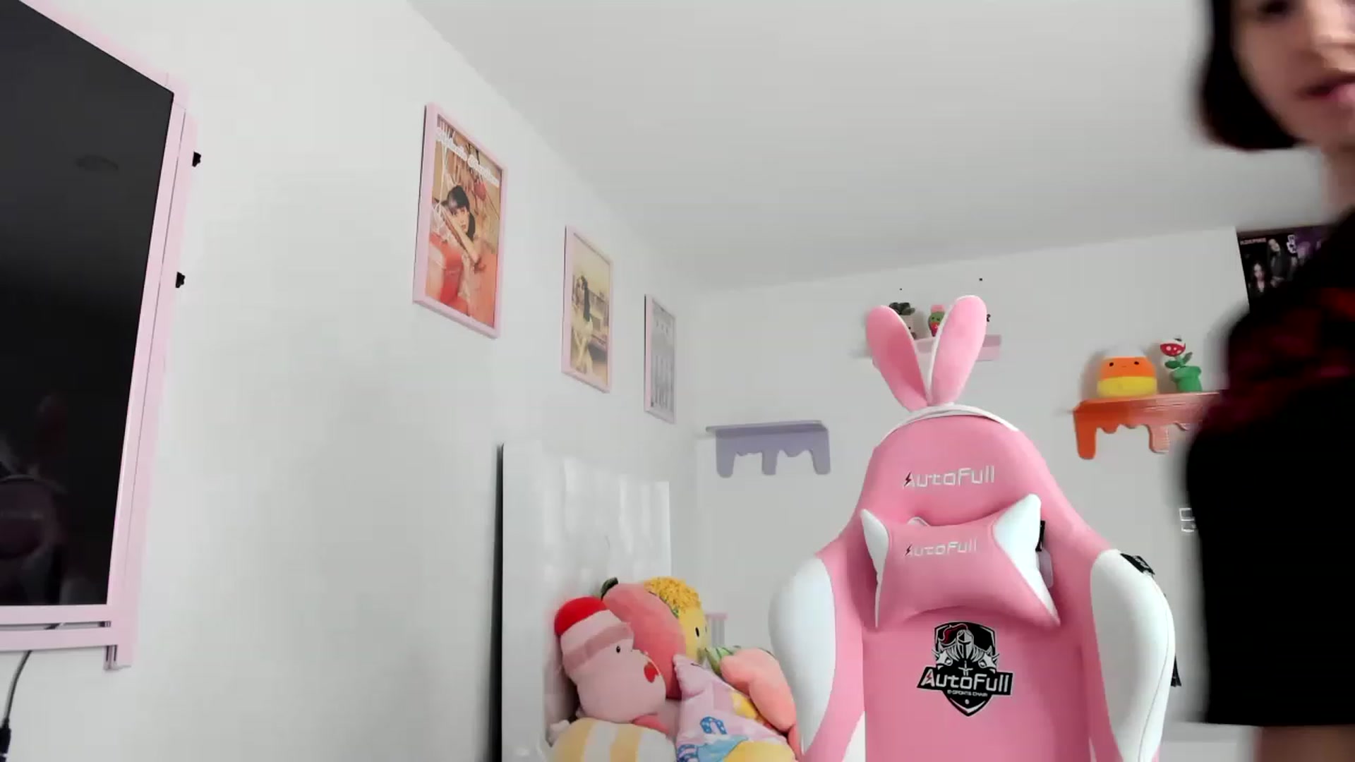 Gallery image thumbnail from Cherrycute666's myfreecams stream on, 04/21/2023, 24:01 image 5 of 20