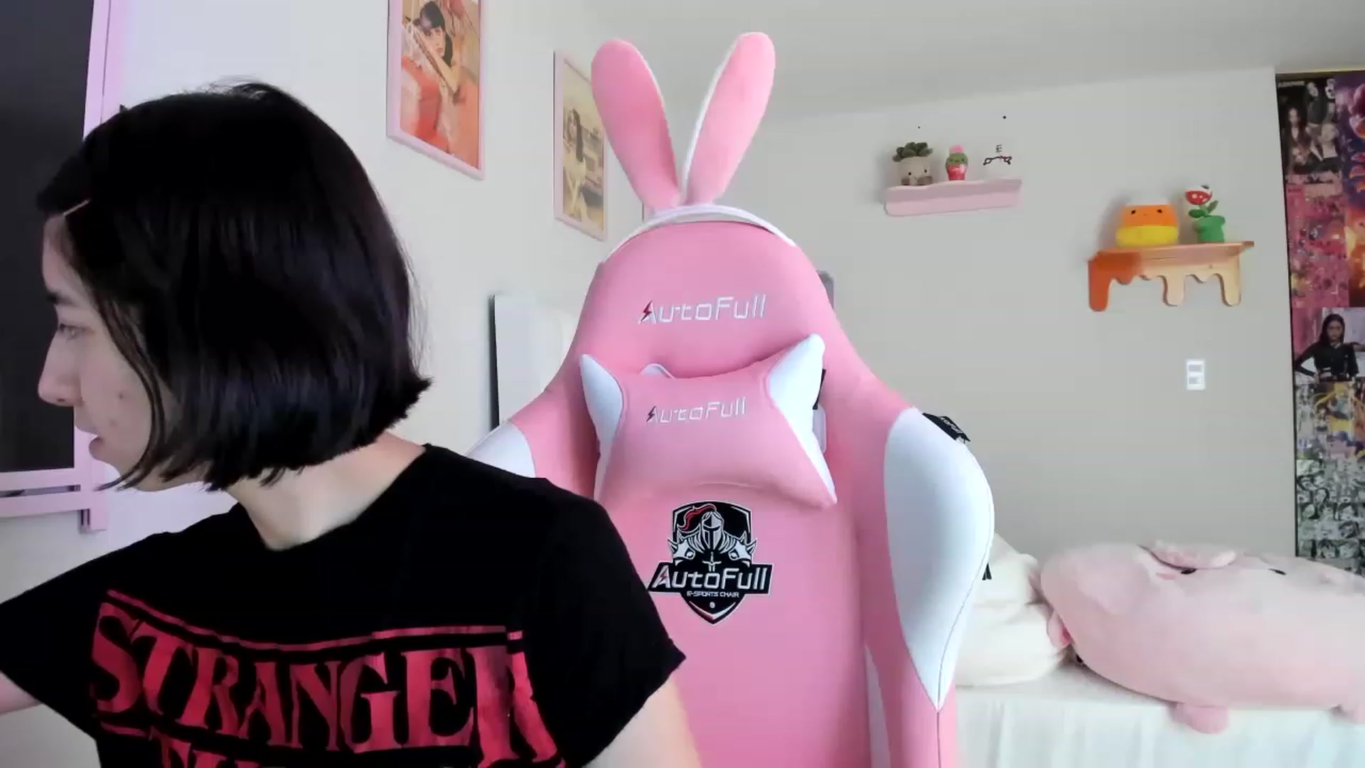 Gallery image thumbnail from Cherrycute666's myfreecams stream on, 04/21/2023, 24:01 image 3 of 20