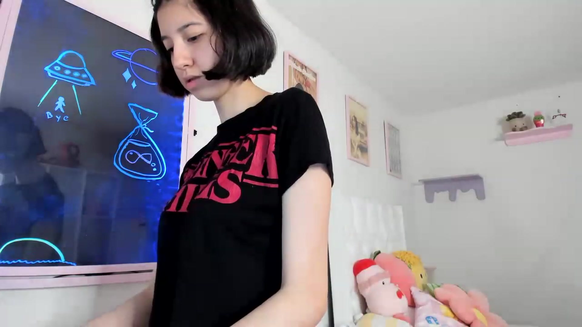 Gallery image thumbnail from Cherrycute666's myfreecams stream on, 04/21/2023, 24:57 image 13 of 20