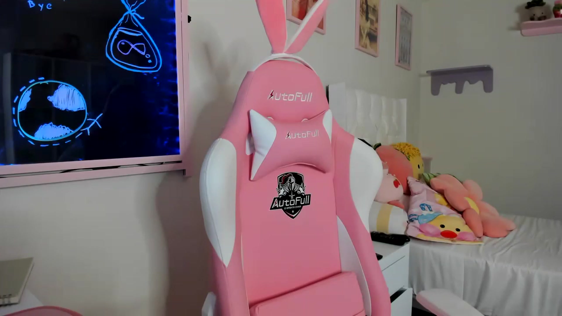 Gallery image thumbnail from Cherrycute666's myfreecams stream on, 04/21/2023, 24:57 image 17 of 20