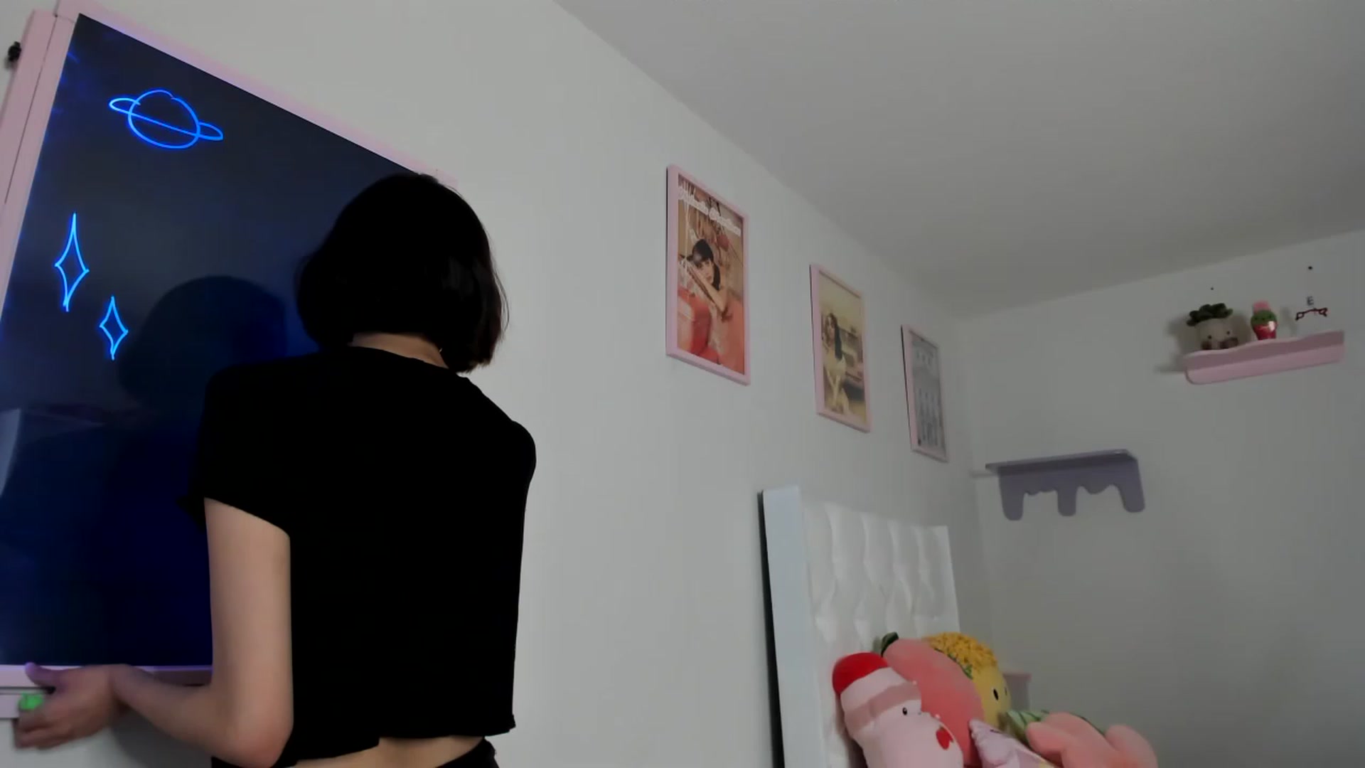 Gallery image thumbnail from Cherrycute666's myfreecams stream on, 04/21/2023, 24:57 image 1 of 20