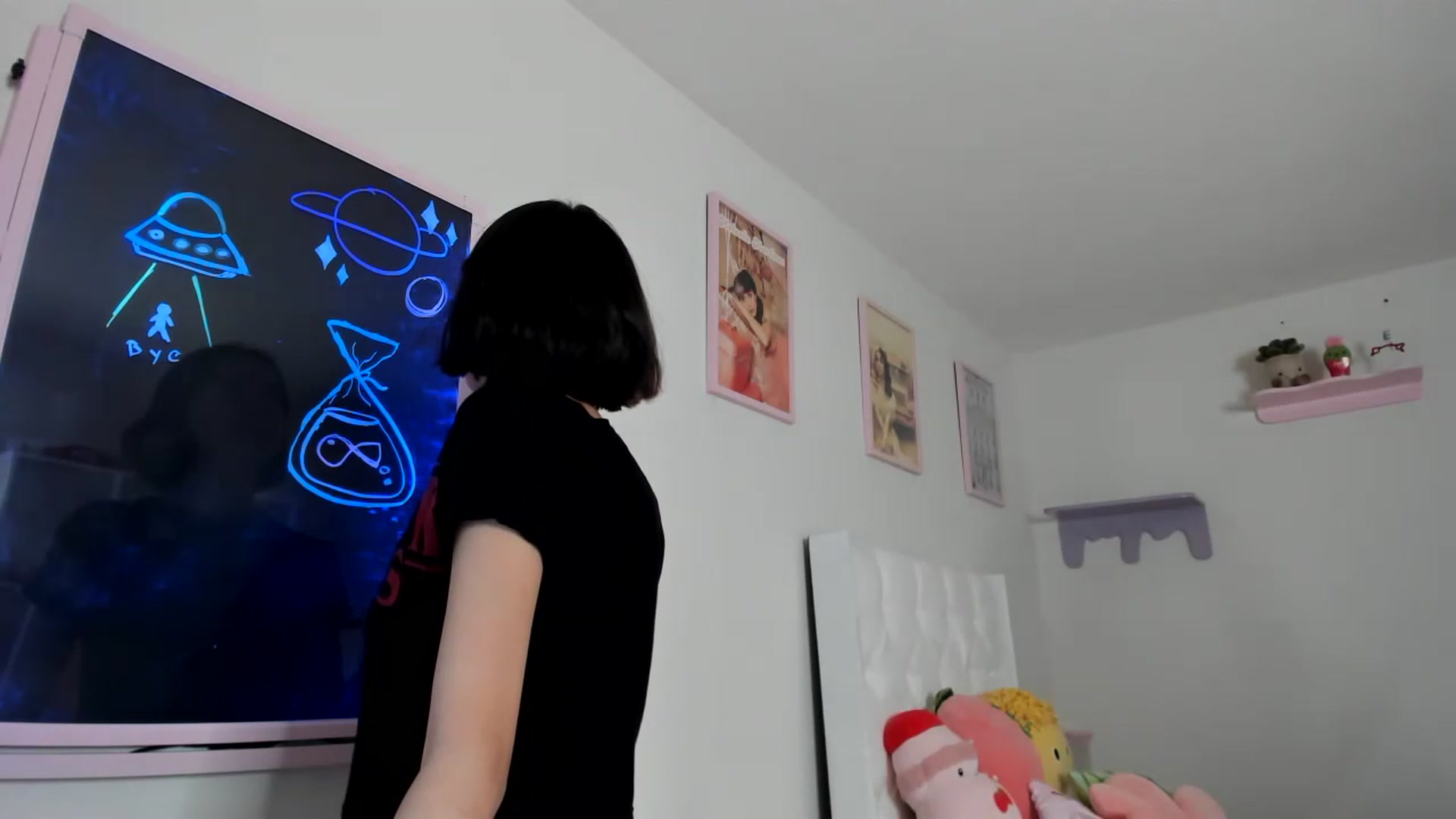 Gallery image thumbnail from Cherrycute666's myfreecams stream on, 04/21/2023, 24:57 image 12 of 20