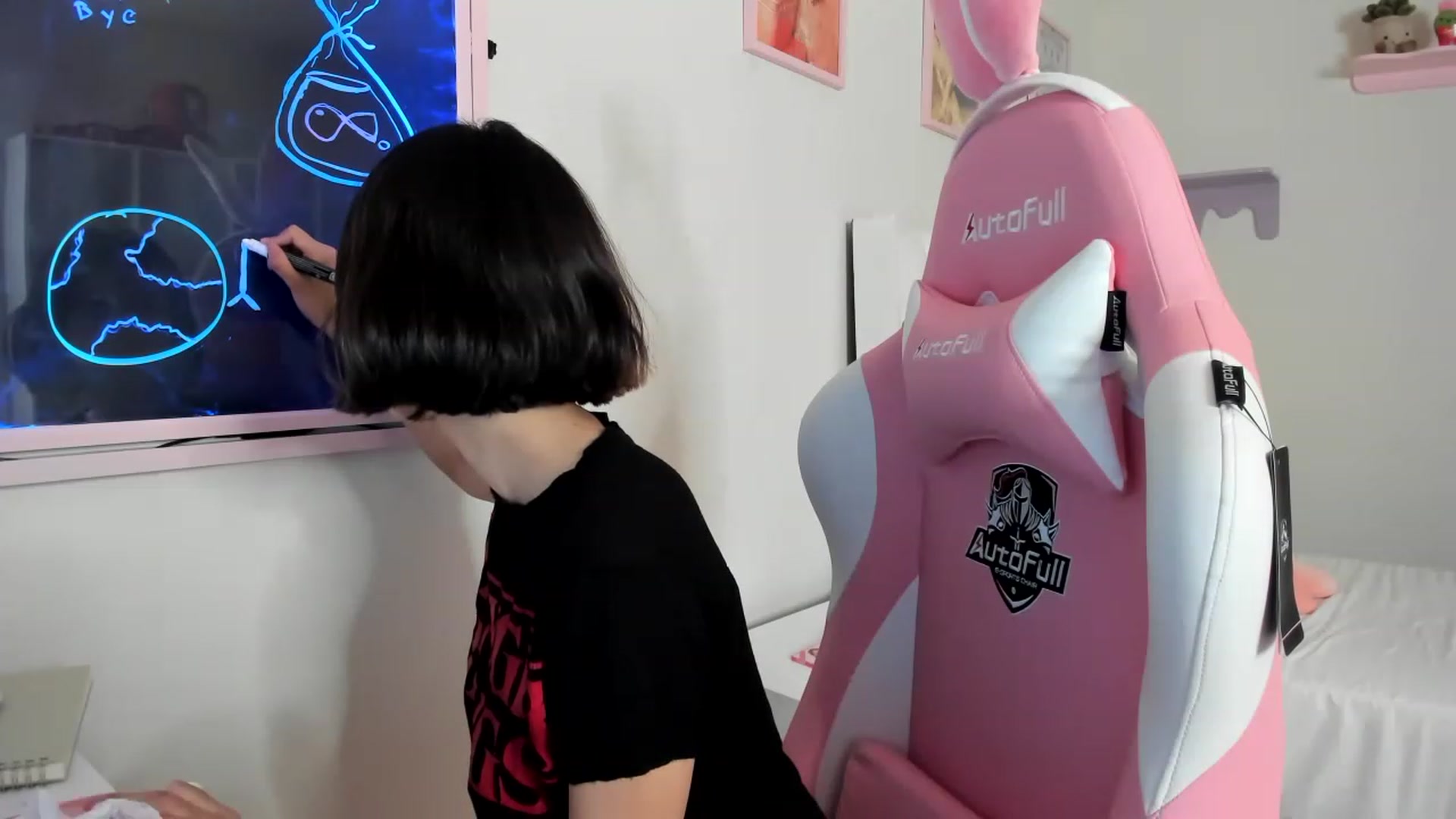 Gallery image thumbnail from Cherrycute666's myfreecams stream on, 04/21/2023, 24:57 image 16 of 20