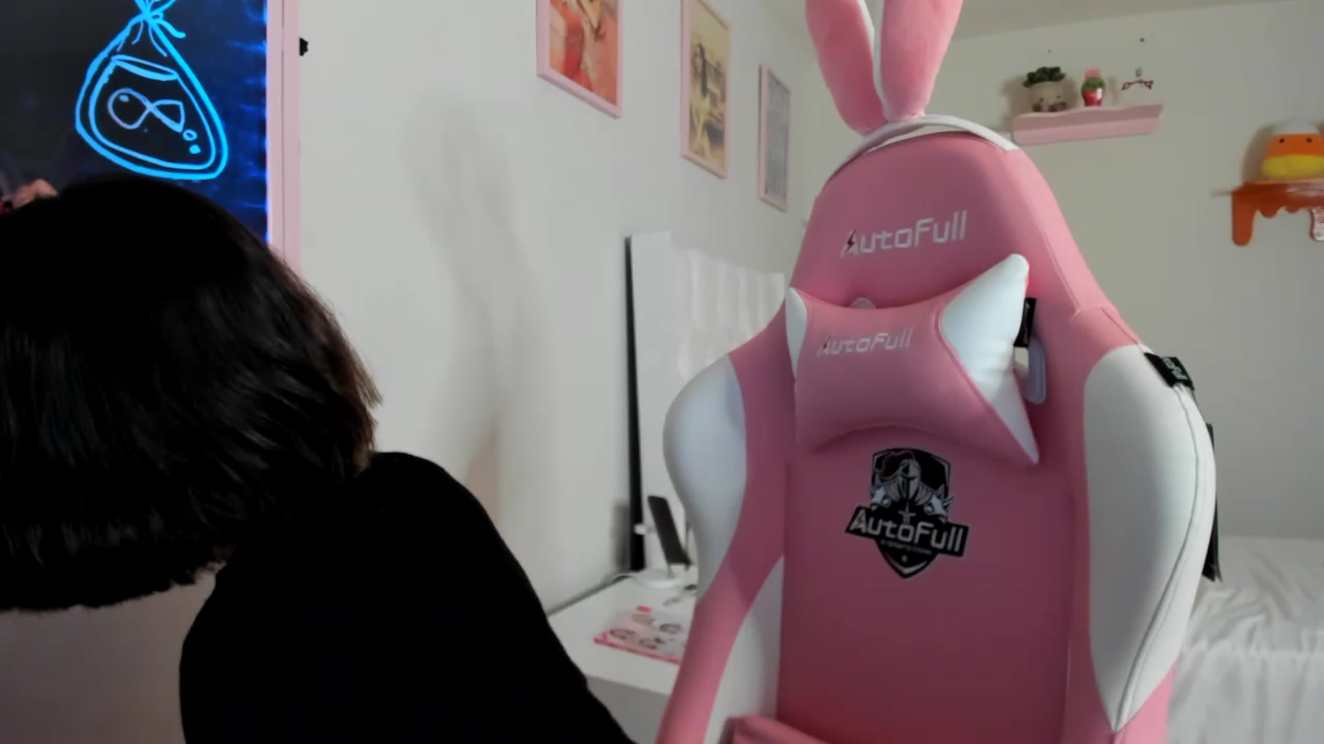 Gallery image thumbnail from Cherrycute666's myfreecams stream on, 04/21/2023, 02:41 image 6 of 20