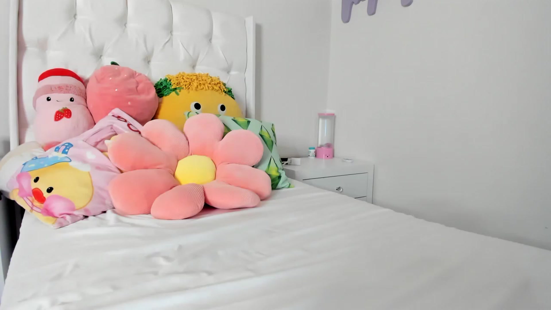 Gallery image thumbnail from Cherrycute666's myfreecams stream on, 04/21/2023, 02:41 image 3 of 20