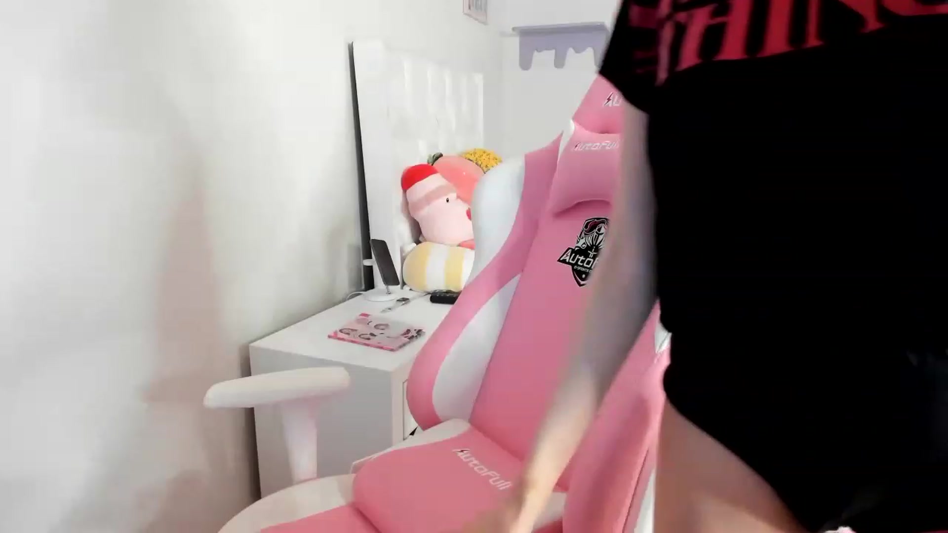 Gallery image thumbnail from Cherrycute666's myfreecams stream on, 04/21/2023, 06:23 image 13 of 20