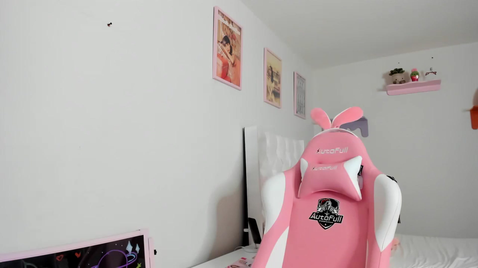 Gallery image thumbnail from Cherrycute666's myfreecams stream on, 04/21/2023, 06:23 image 8 of 20