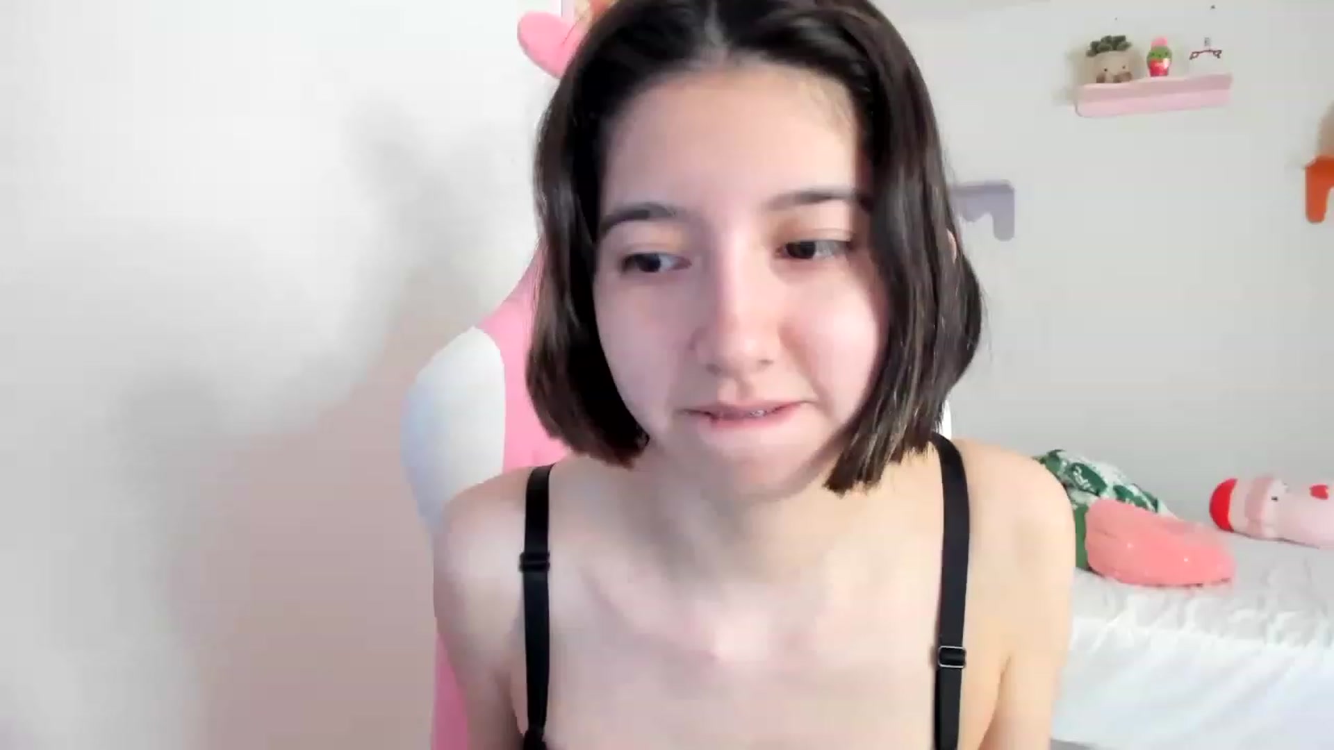Gallery image thumbnail from Cherrycute666's myfreecams stream on, 04/21/2023, 16:30 image 16 of 20