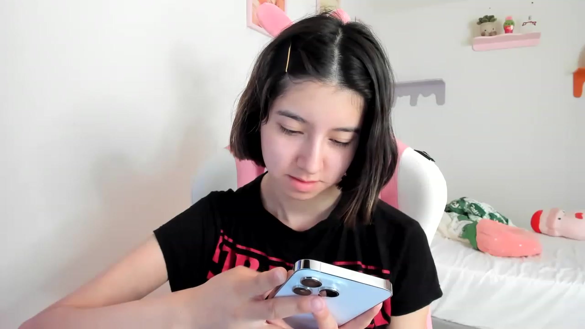 Gallery image thumbnail from Cherrycute666's myfreecams stream on, 04/21/2023, 16:30 image 4 of 20