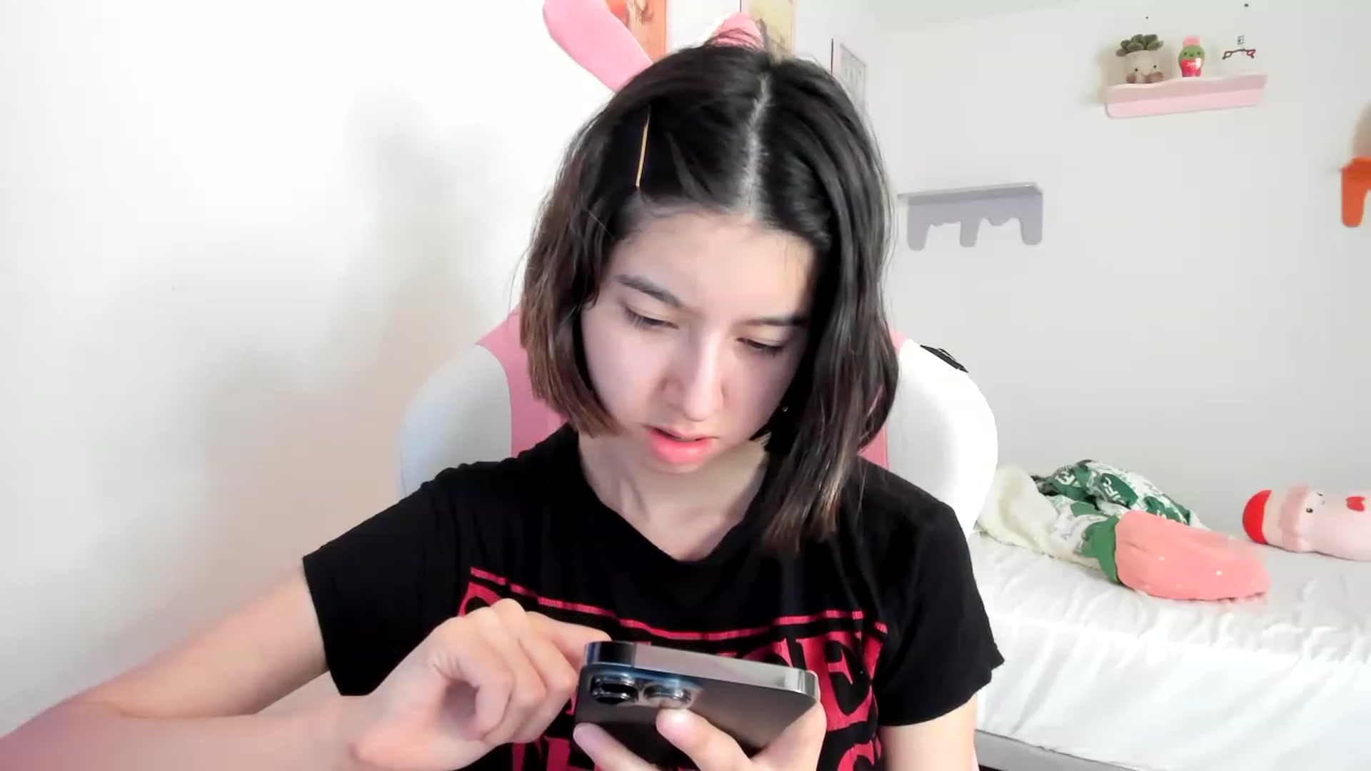 Gallery image thumbnail from Cherrycute666's myfreecams stream on, 04/21/2023, 16:30 image 3 of 20