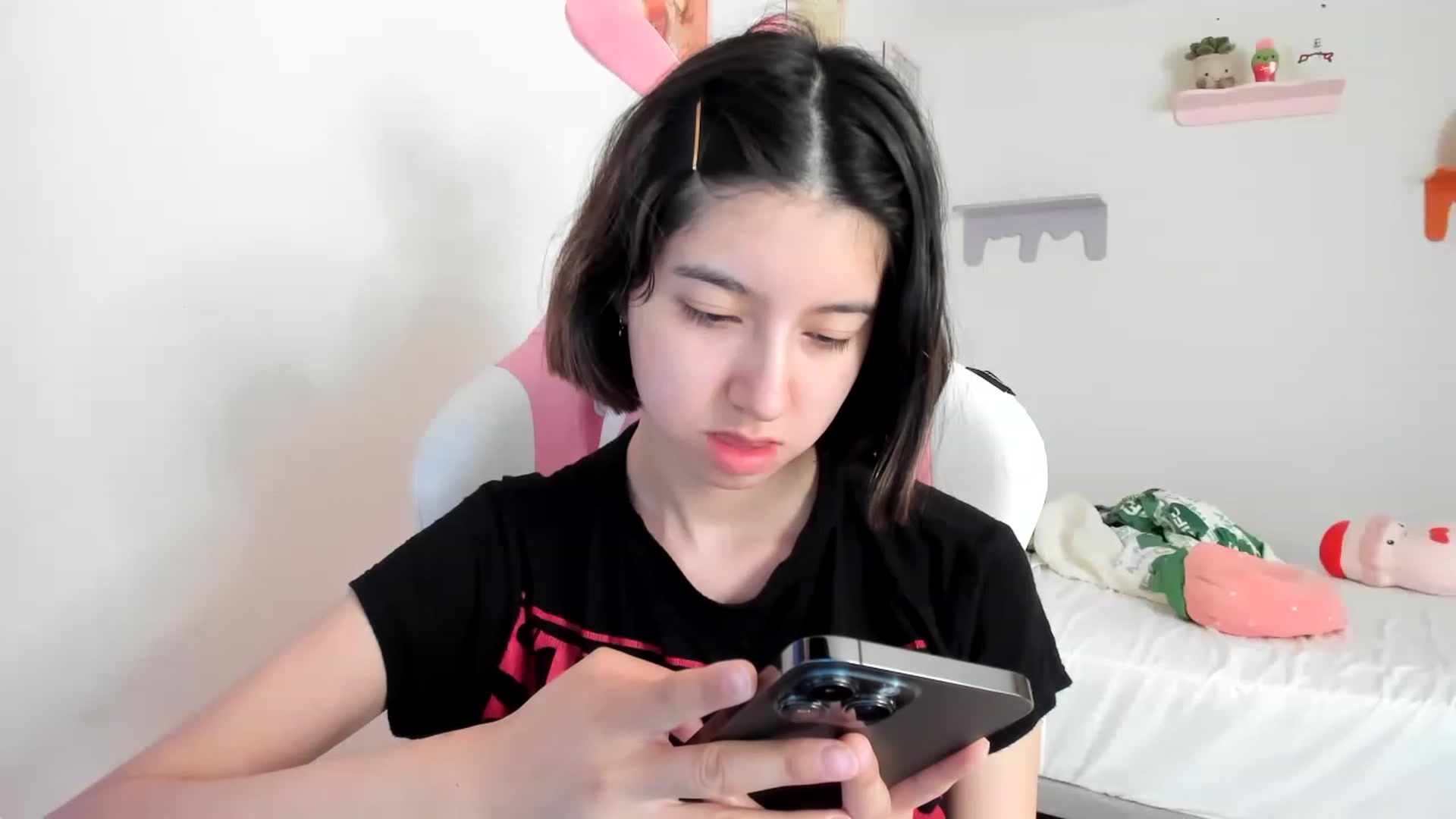 Gallery image thumbnail from Cherrycute666's myfreecams stream on, 04/21/2023, 16:30 image 2 of 20