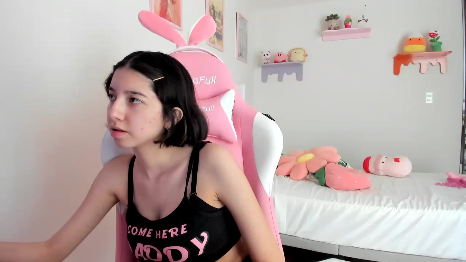 Gallery image thumbnail from Cherrycute666's myfreecams stream on, 04/21/2023, 18:47 image 17 of 20