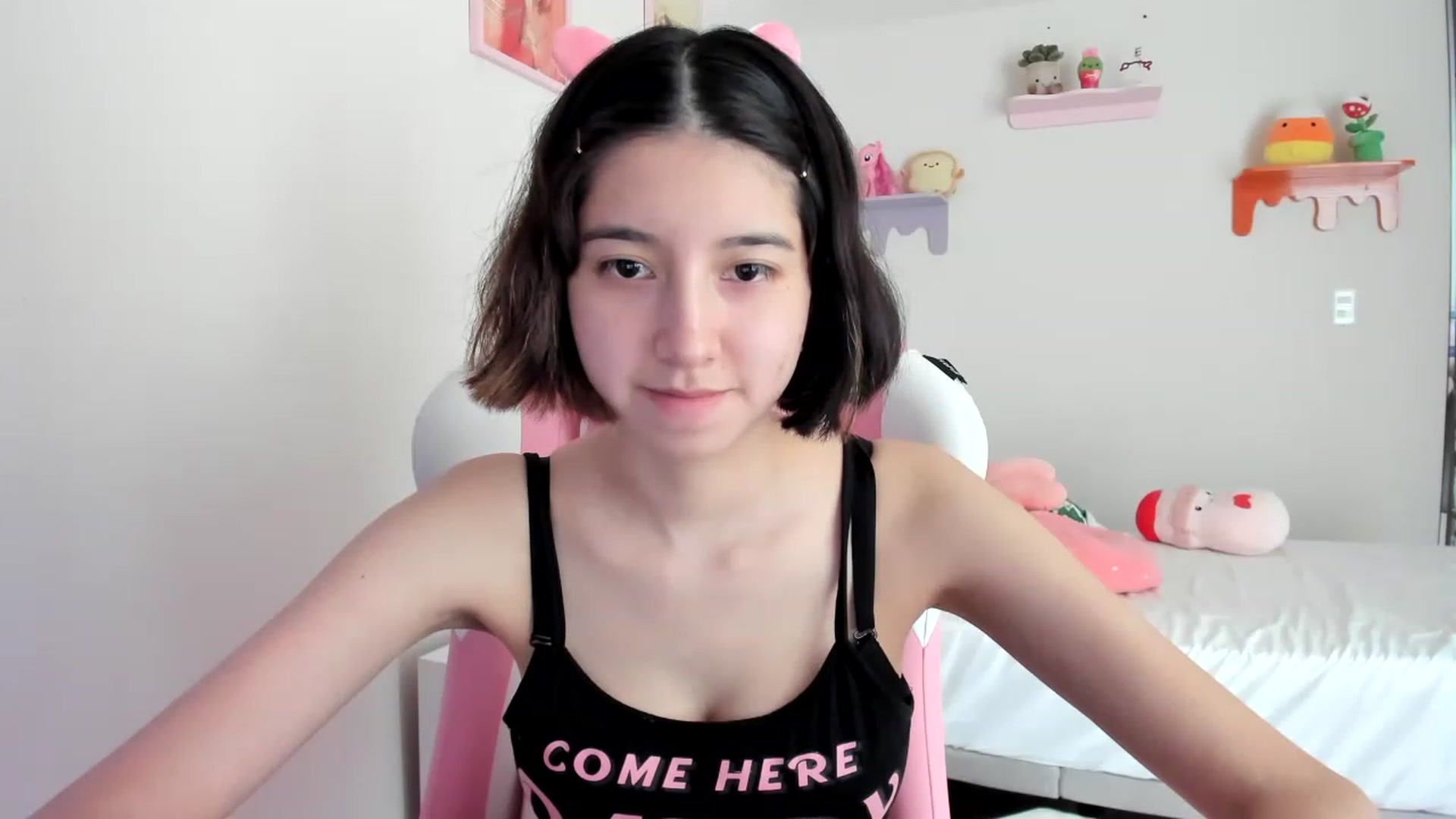 Gallery image thumbnail from Cherrycute666's myfreecams stream on, 04/21/2023, 18:47 image 18 of 20