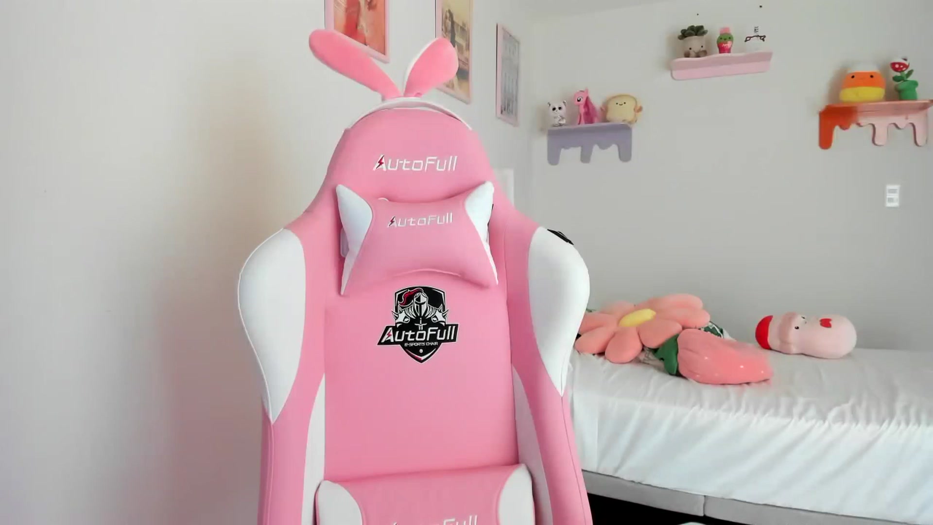 Gallery image thumbnail from Cherrycute666's myfreecams stream on, 04/21/2023, 18:47 image 19 of 20