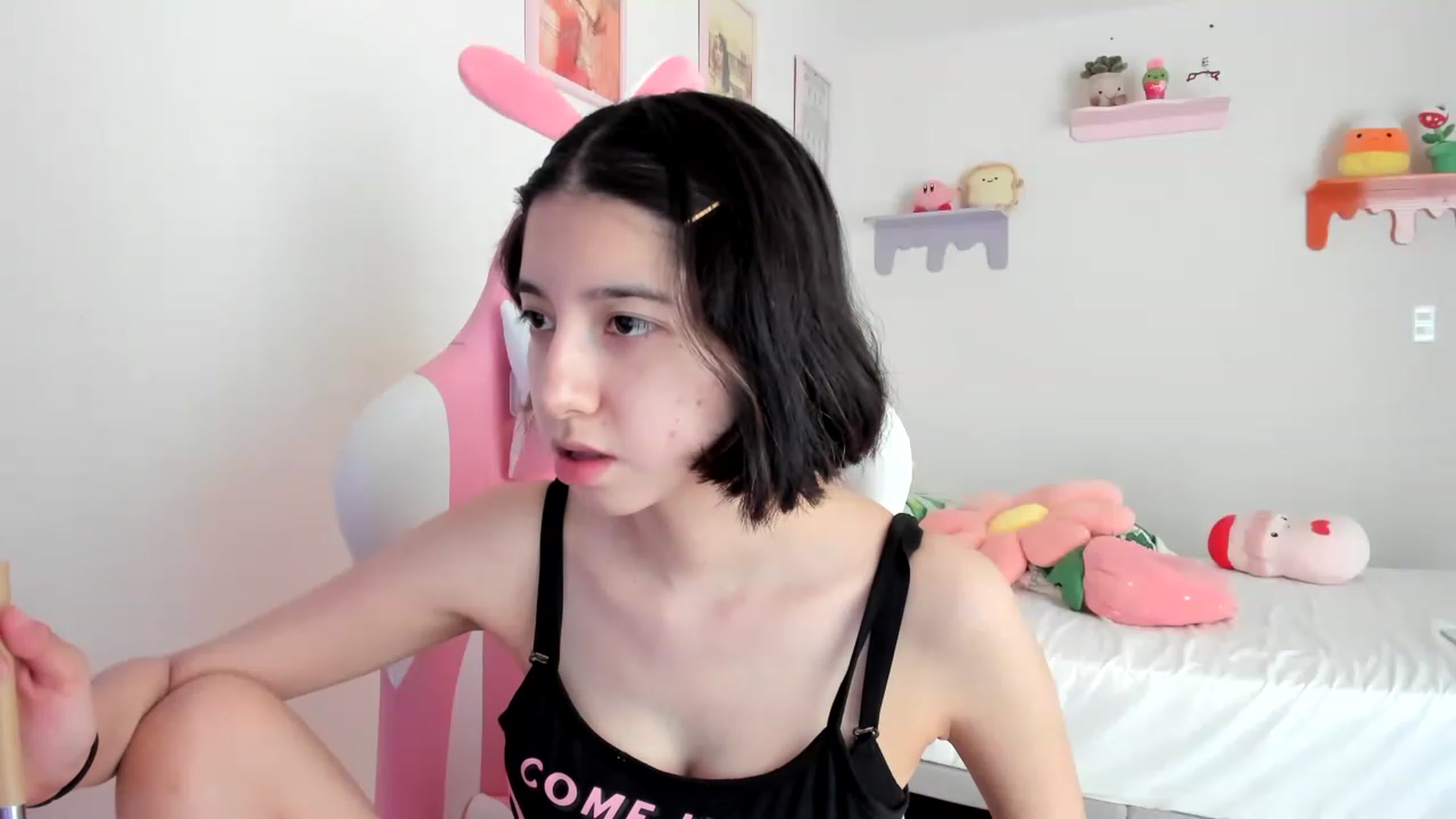 Gallery image thumbnail from Cherrycute666's myfreecams stream on, 04/21/2023, 18:47 image 12 of 20