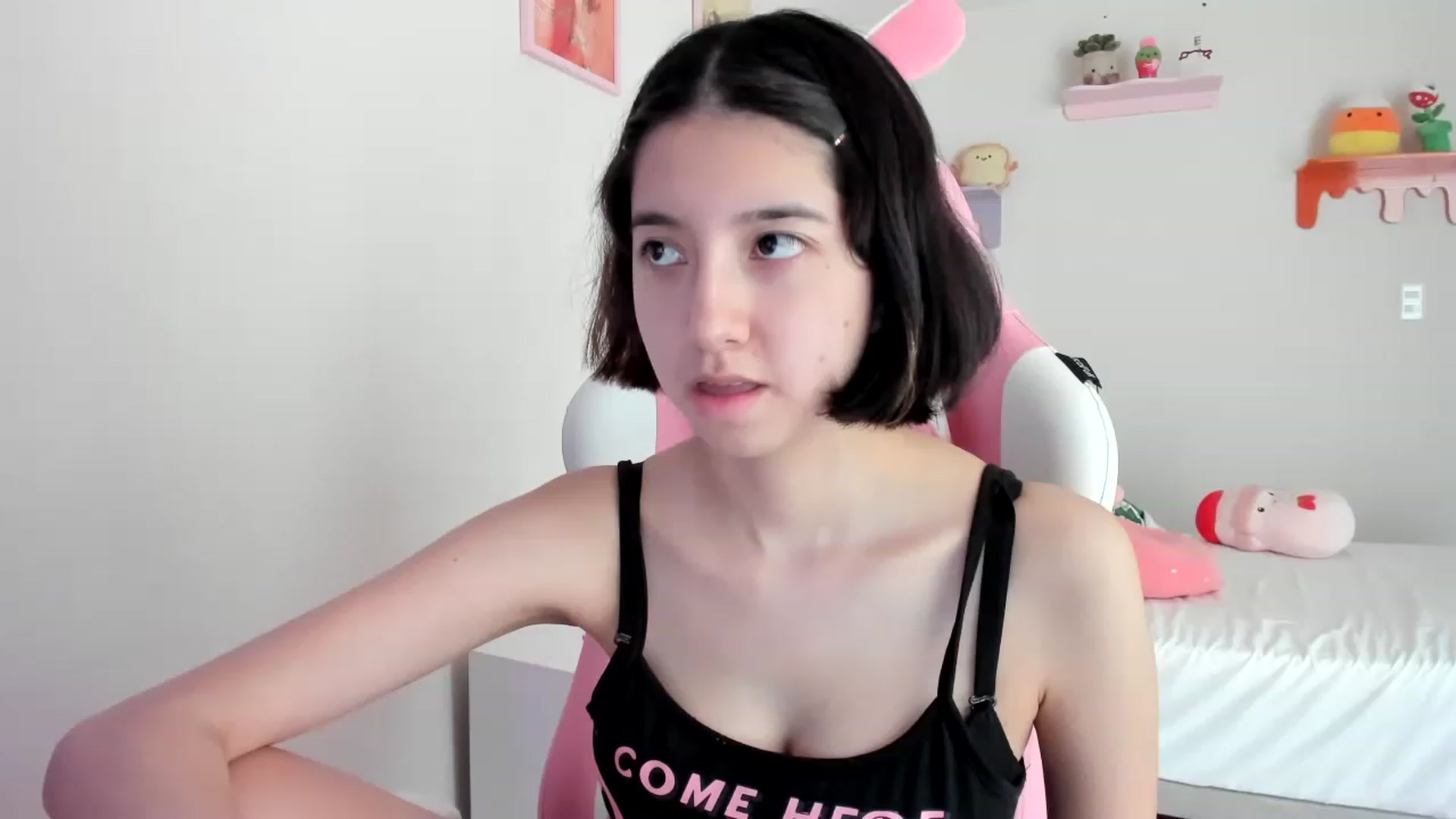 Gallery image thumbnail from Cherrycute666's myfreecams stream on, 04/21/2023, 18:47 image 20 of 20