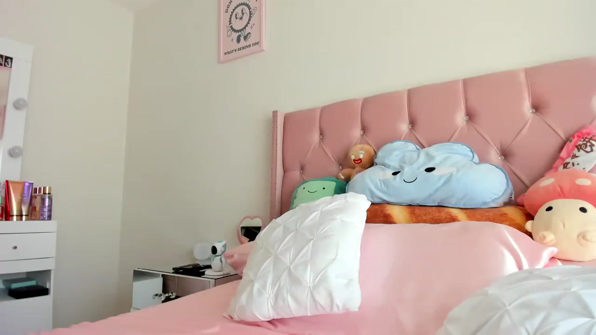 Gallery image thumbnail from Cherrycute666's myfreecams stream on, 04/21/2023, 18:47 image 7 of 20