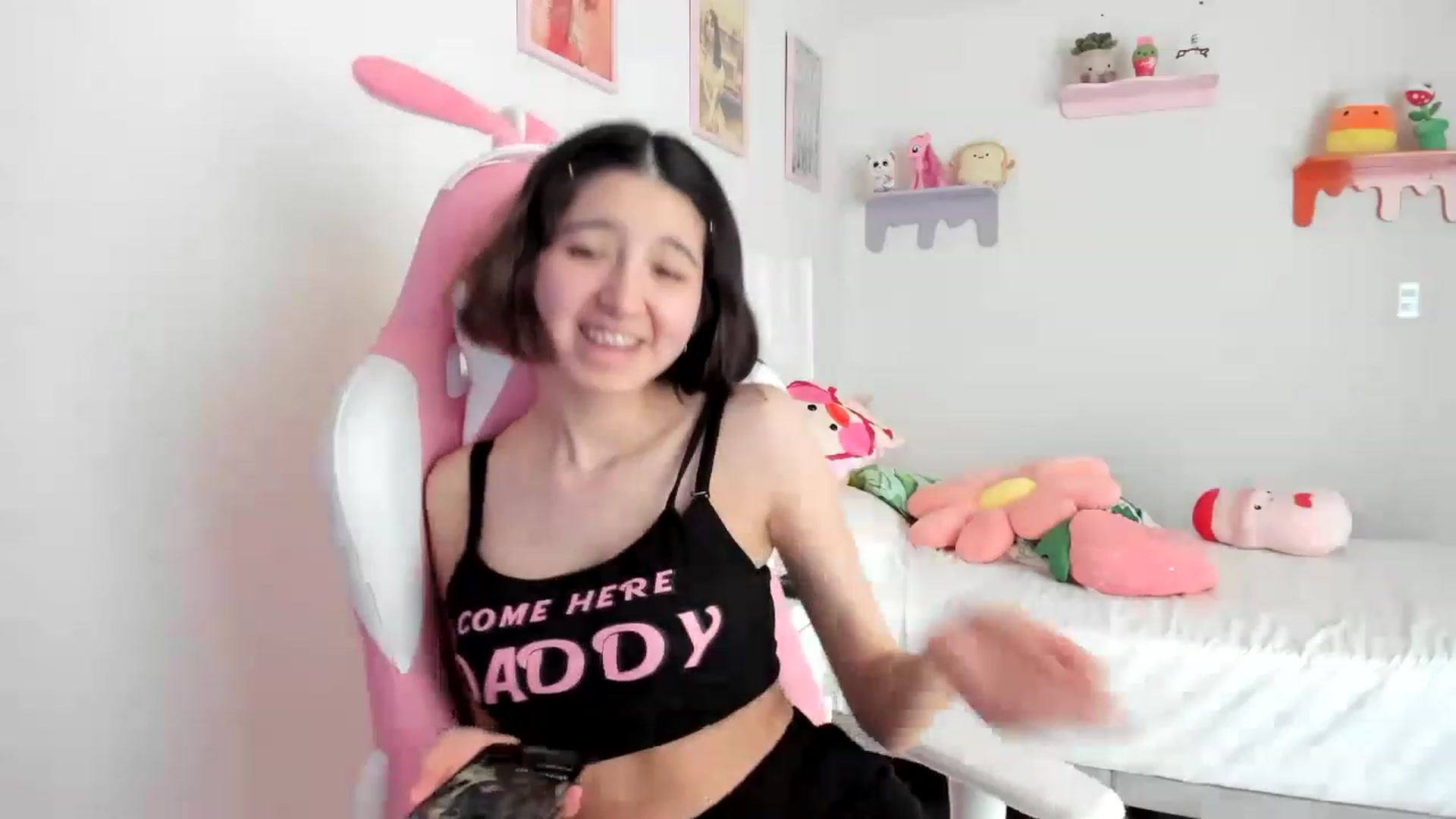 Gallery image thumbnail from Cherrycute666's myfreecams stream on, 04/21/2023, 21:15 image 3 of 20
