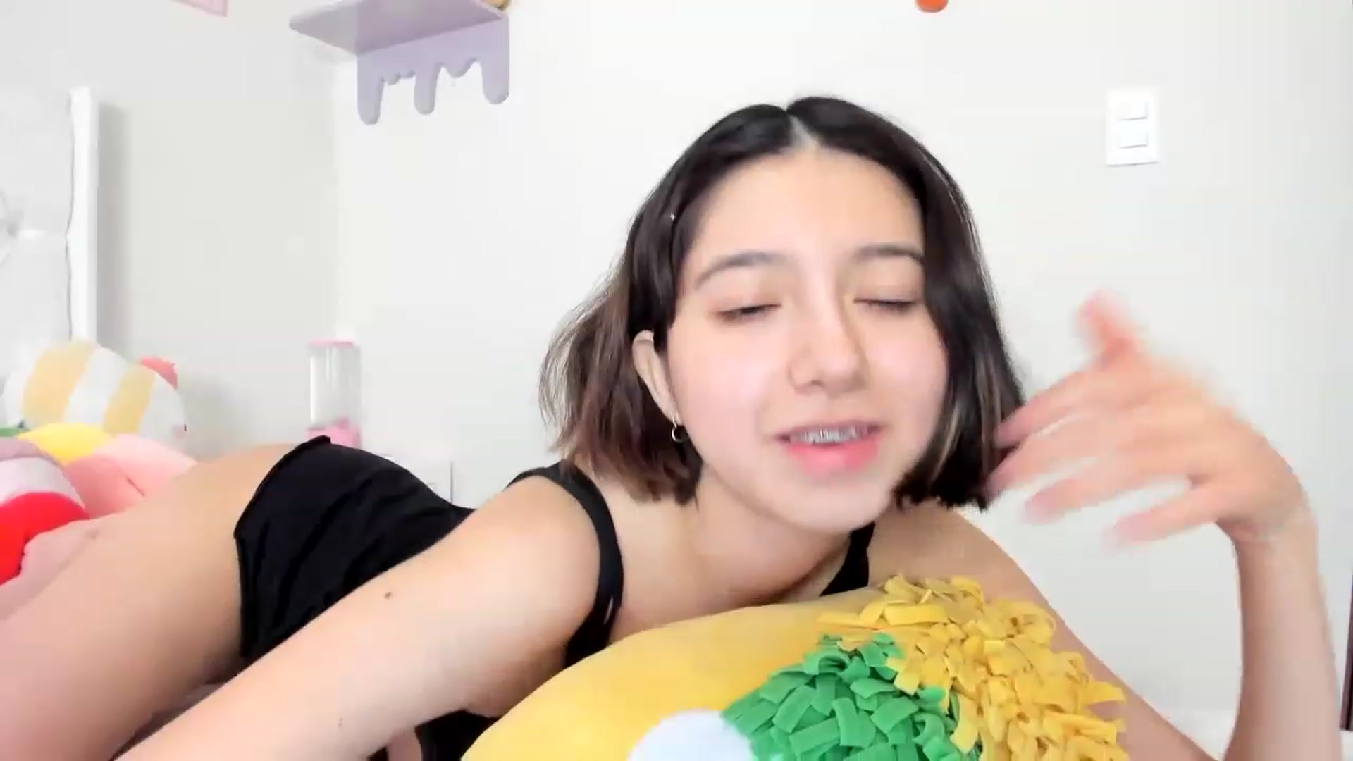 Gallery image thumbnail from Cherrycute666's myfreecams stream on, 04/21/2023, 21:58 image 8 of 20