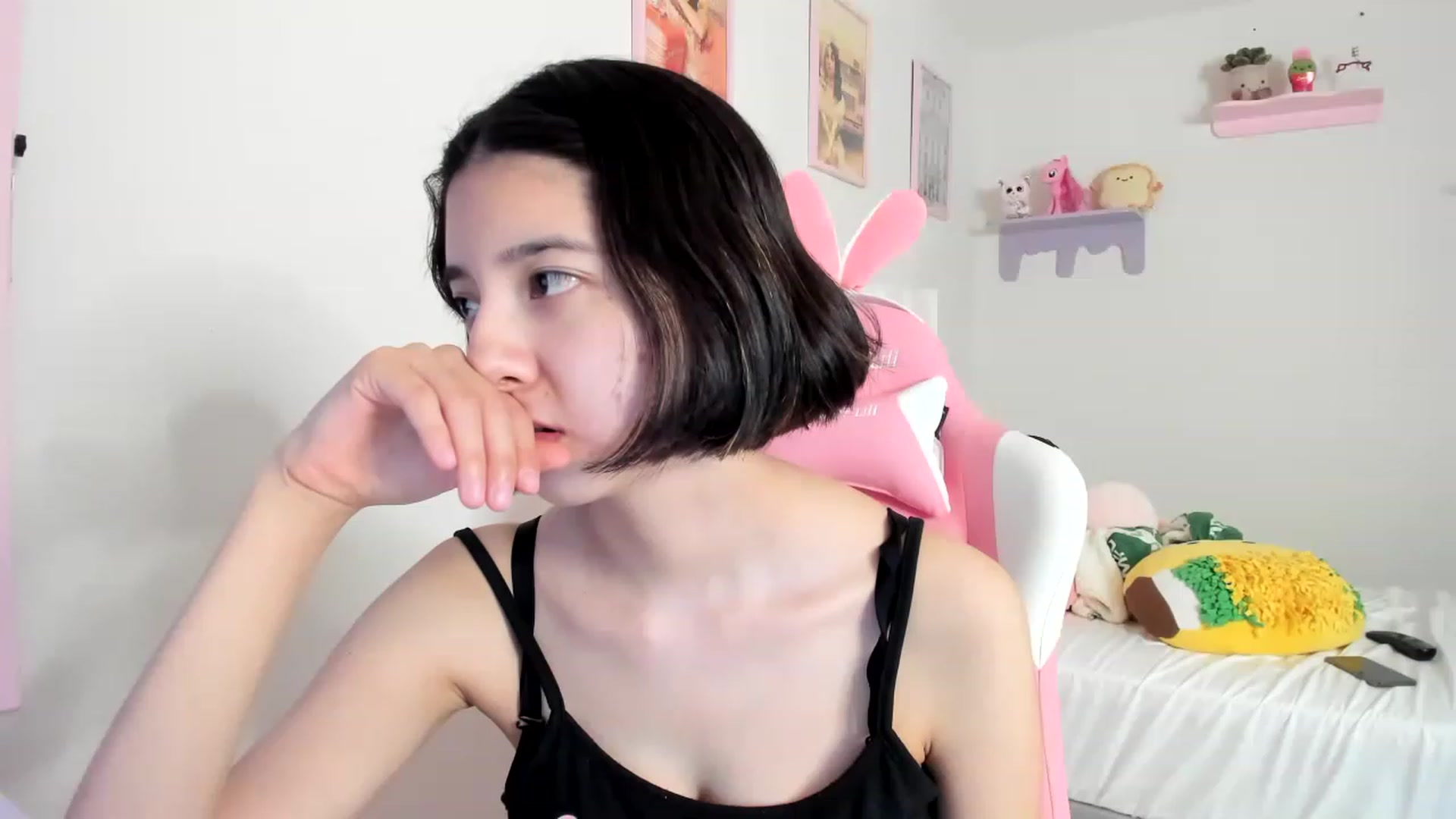 Gallery image thumbnail from Cherrycute666's myfreecams stream on, 04/21/2023, 23:36 image 17 of 20