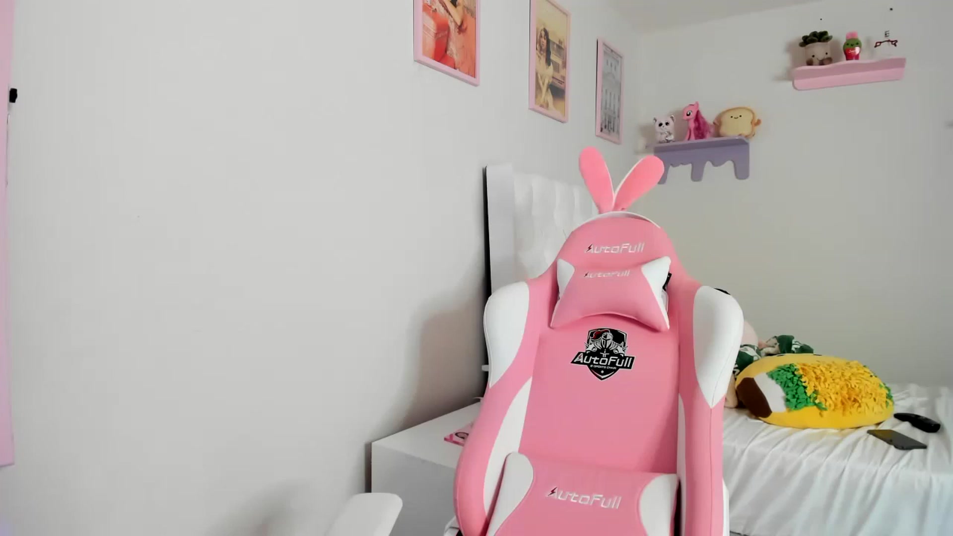 Gallery image thumbnail from Cherrycute666's myfreecams stream on, 04/21/2023, 23:36 image 15 of 20