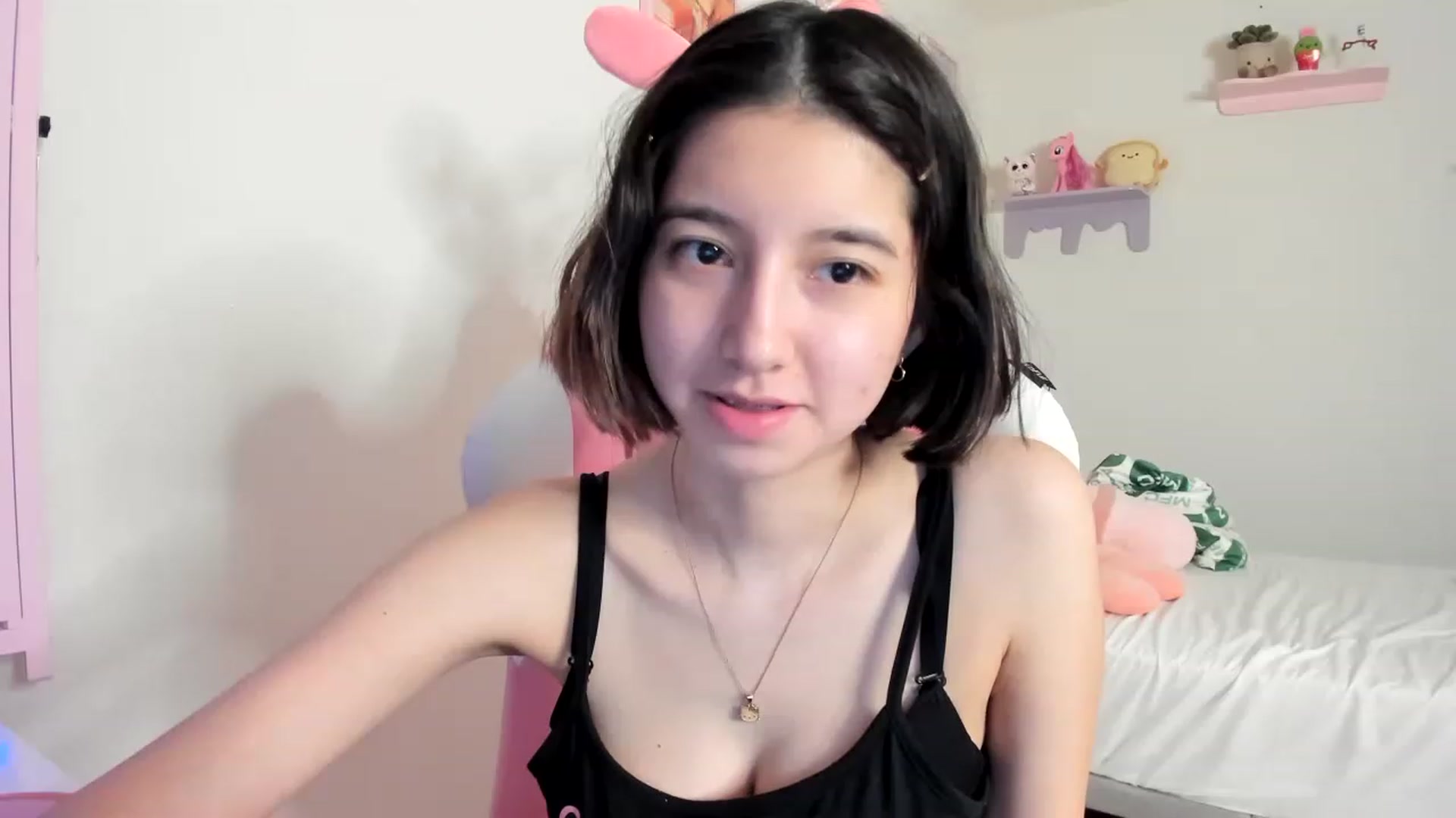 Gallery image thumbnail from Cherrycute666's myfreecams stream on, 04/22/2023, 03:27 image 20 of 20