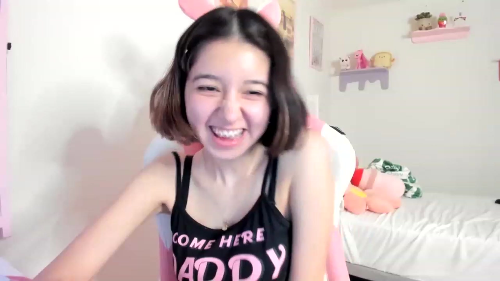 Gallery image thumbnail from Cherrycute666's myfreecams stream on, 04/22/2023, 03:27 image 15 of 20