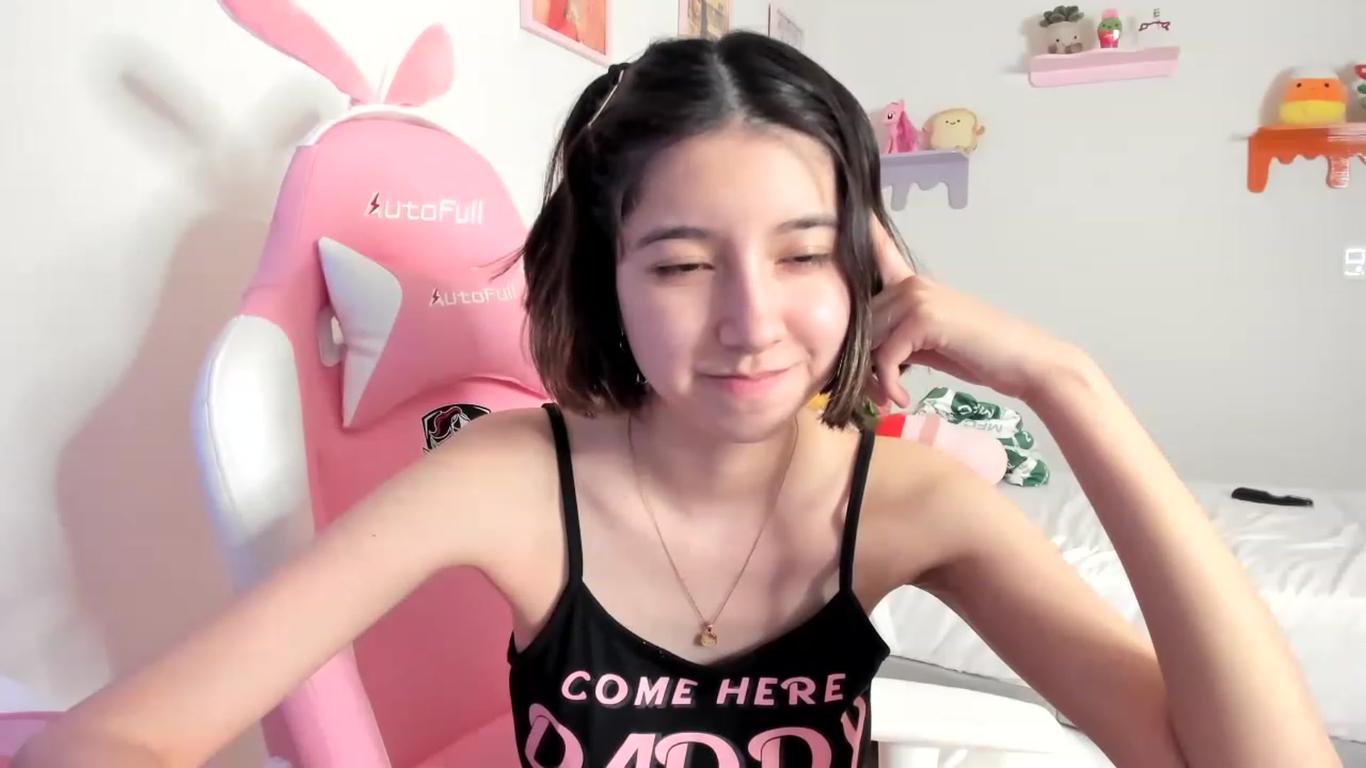 Gallery image thumbnail from Cherrycute666's myfreecams stream on, 04/22/2023, 08:31 image 10 of 20