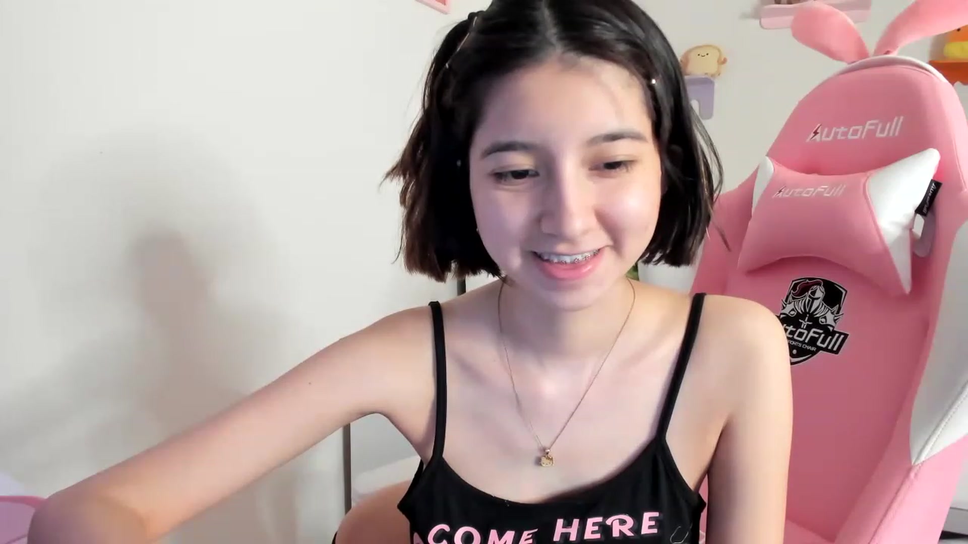 Gallery image thumbnail from Cherrycute666's myfreecams stream on, 04/22/2023, 08:31 image 13 of 20