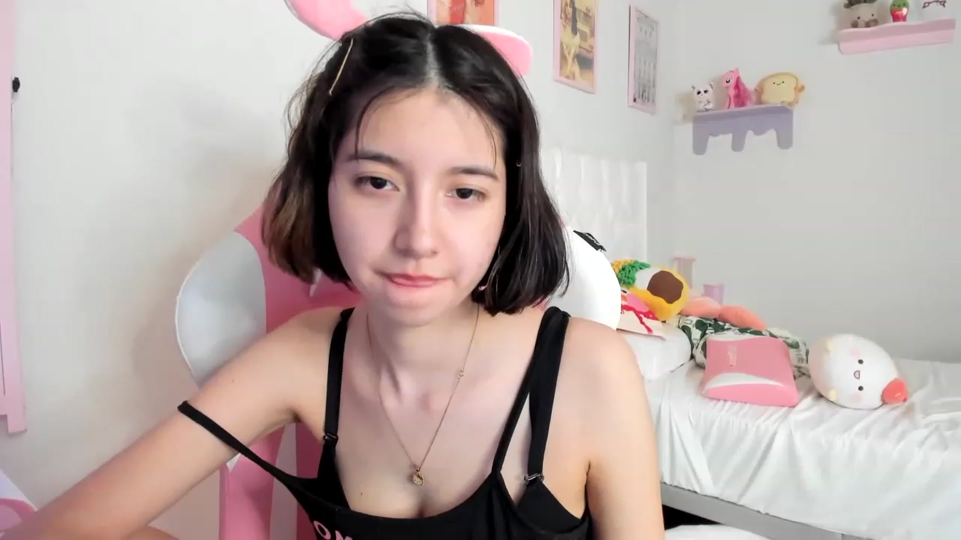 Gallery image thumbnail from Cherrycute666's myfreecams stream on, 04/22/2023, 13:56 image 8 of 20
