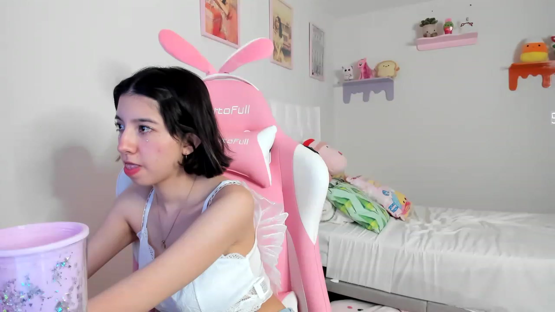 Gallery image thumbnail from Cherrycute666's myfreecams stream on, 04/23/2023, 03:36 image 19 of 20