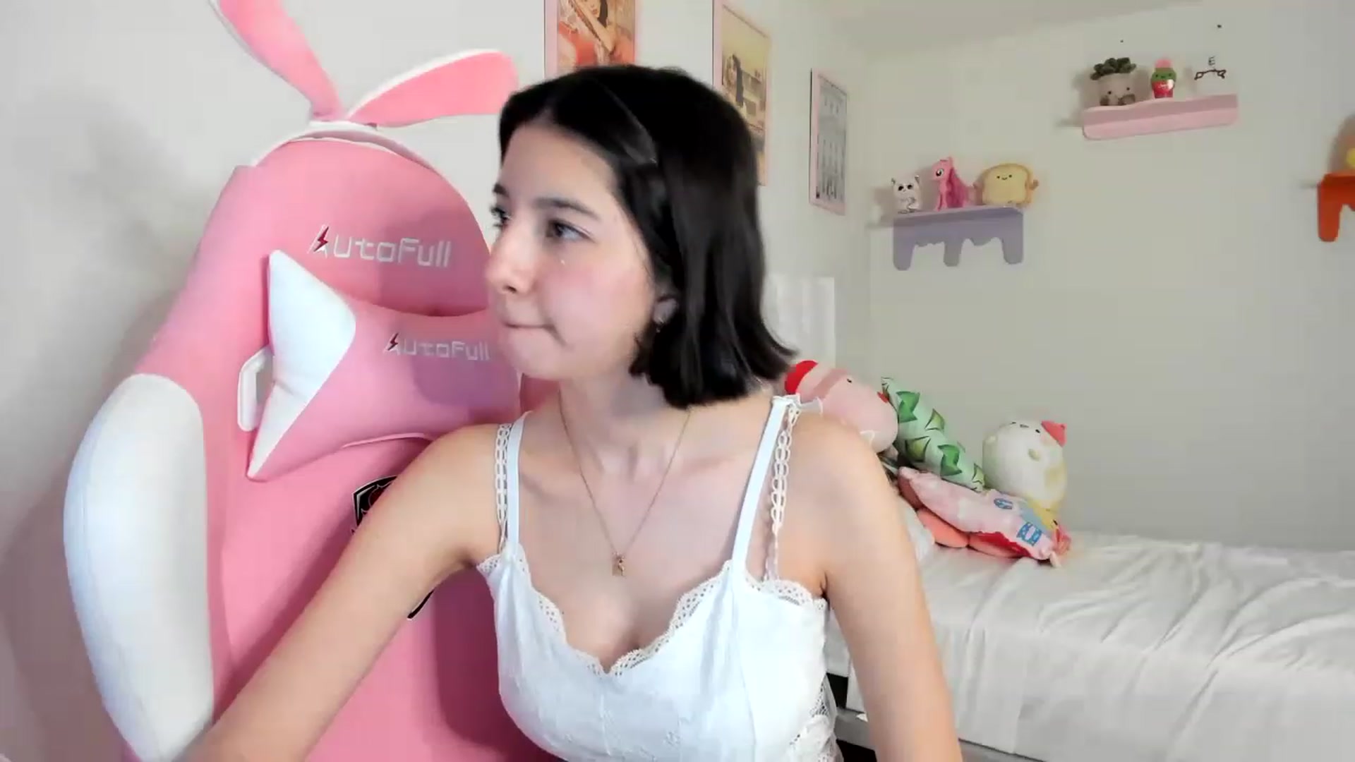 Gallery image thumbnail from Cherrycute666's myfreecams stream on, 04/23/2023, 06:57 image 10 of 20