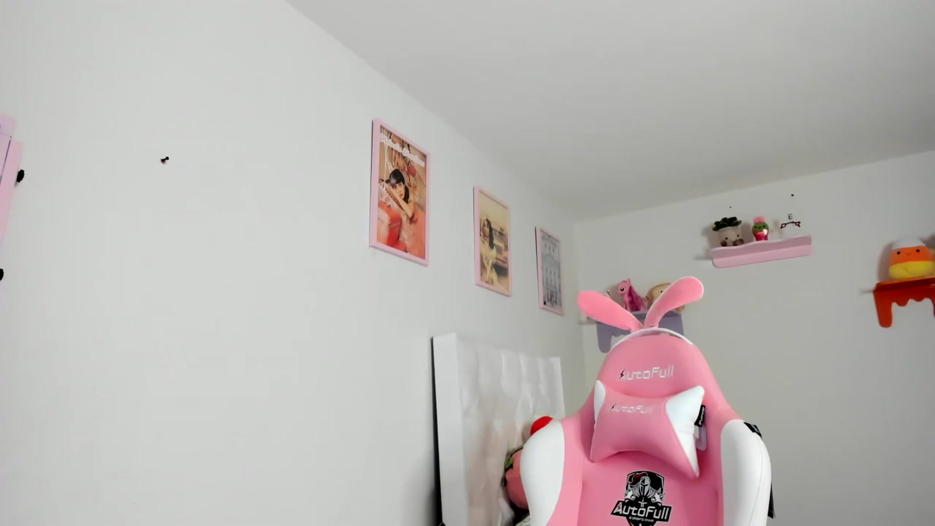 Gallery image thumbnail from Cherrycute666's myfreecams stream on, 04/23/2023, 06:57 image 1 of 20