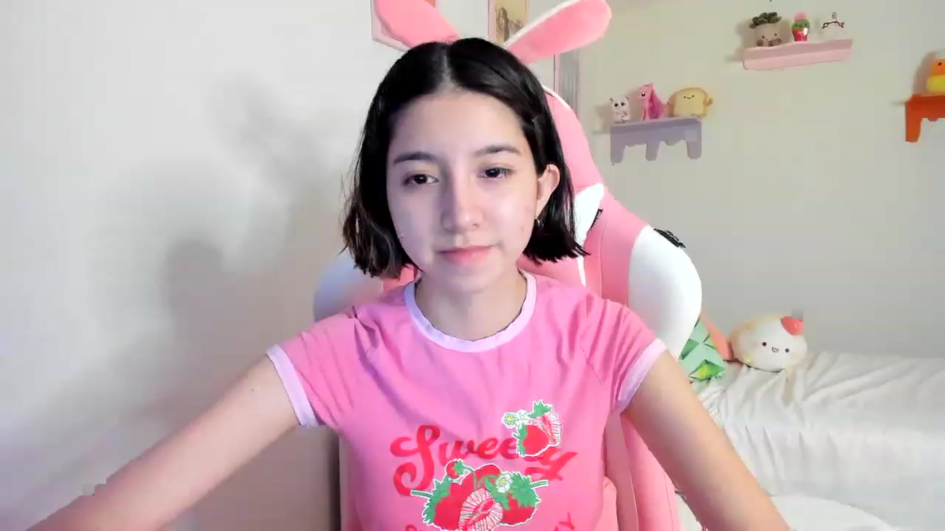 Gallery image thumbnail from Cherrycute666's myfreecams stream on, 04/23/2023, 11:57 image 16 of 20