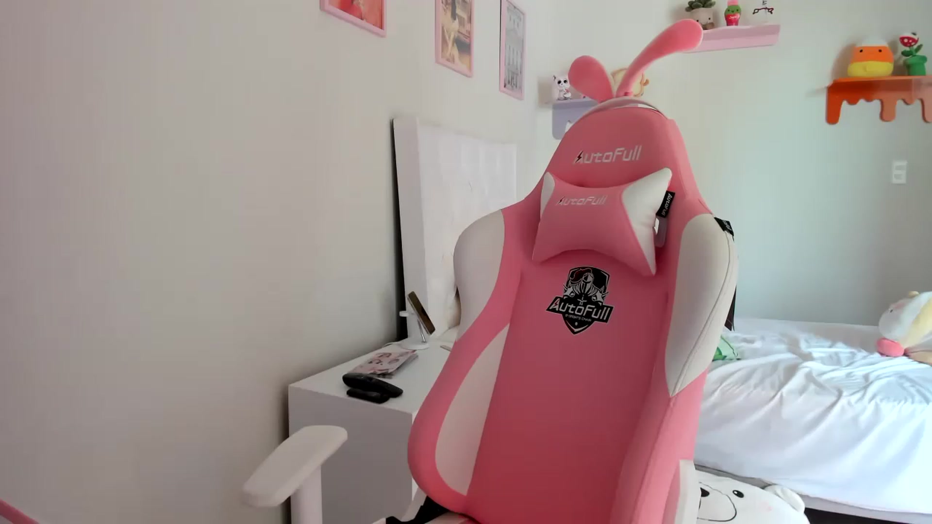 Gallery image thumbnail from Cherrycute666's myfreecams stream on, 04/23/2023, 21:28 image 6 of 20
