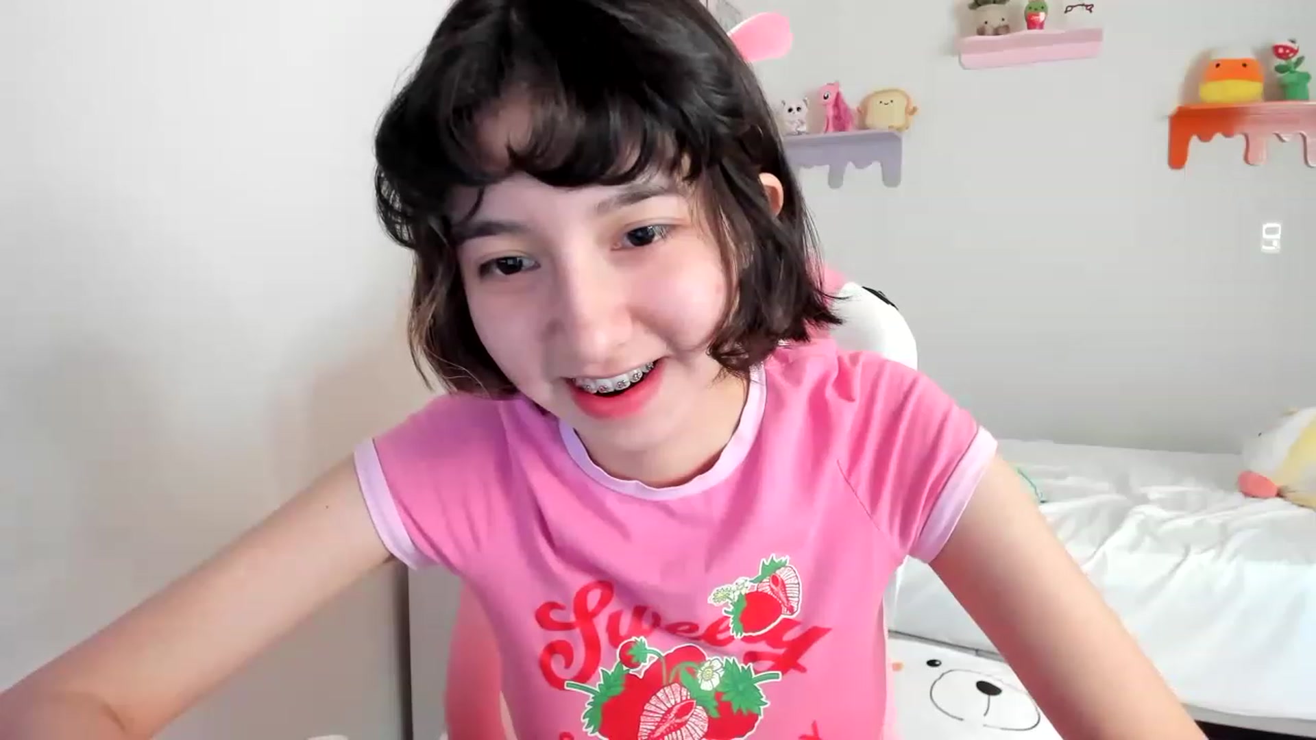 Gallery image thumbnail from Cherrycute666's myfreecams stream on, 04/23/2023, 21:28 image 9 of 20
