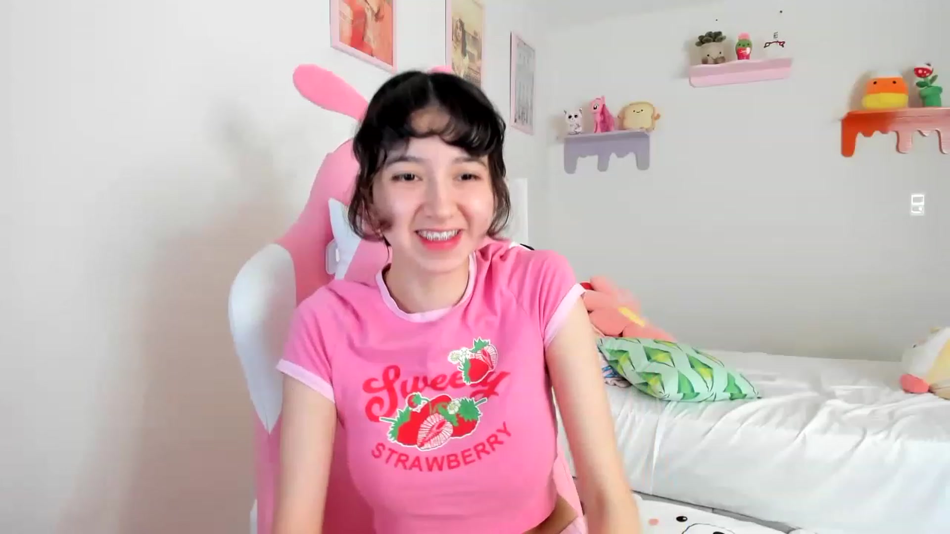 Gallery image thumbnail from Cherrycute666's myfreecams stream on, 04/23/2023, 21:28 image 12 of 20