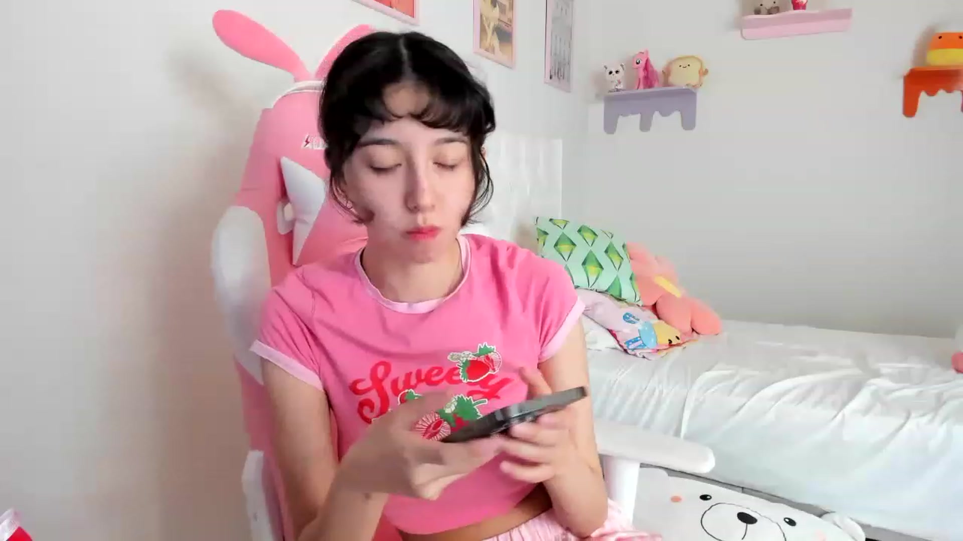 Gallery image thumbnail from Cherrycute666's myfreecams stream on, 04/23/2023, 21:28 image 18 of 20