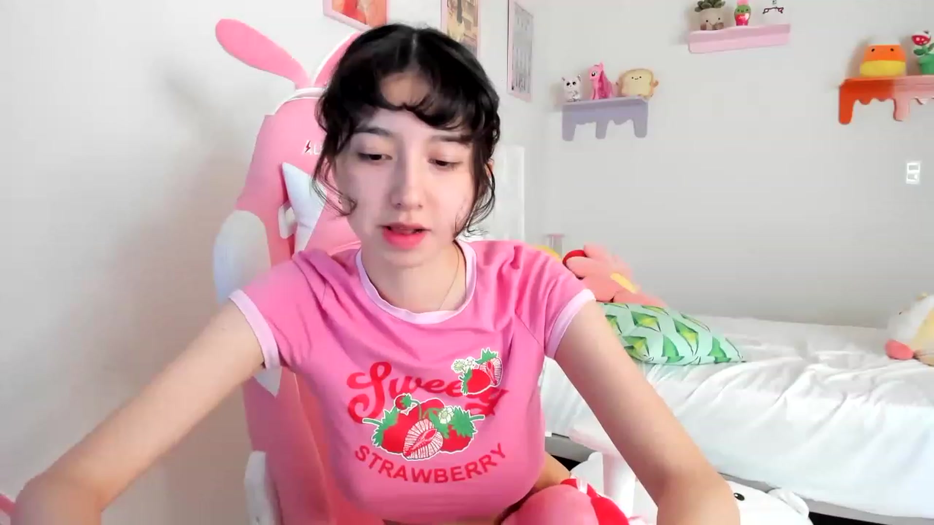 Gallery image thumbnail from Cherrycute666's myfreecams stream on, 04/23/2023, 21:28 image 17 of 20