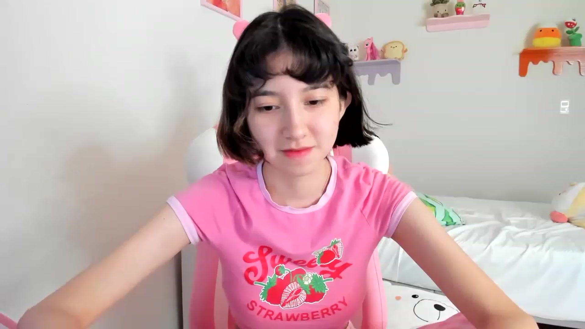 Gallery image thumbnail from Cherrycute666's myfreecams stream on, 04/23/2023, 21:28 image 8 of 20