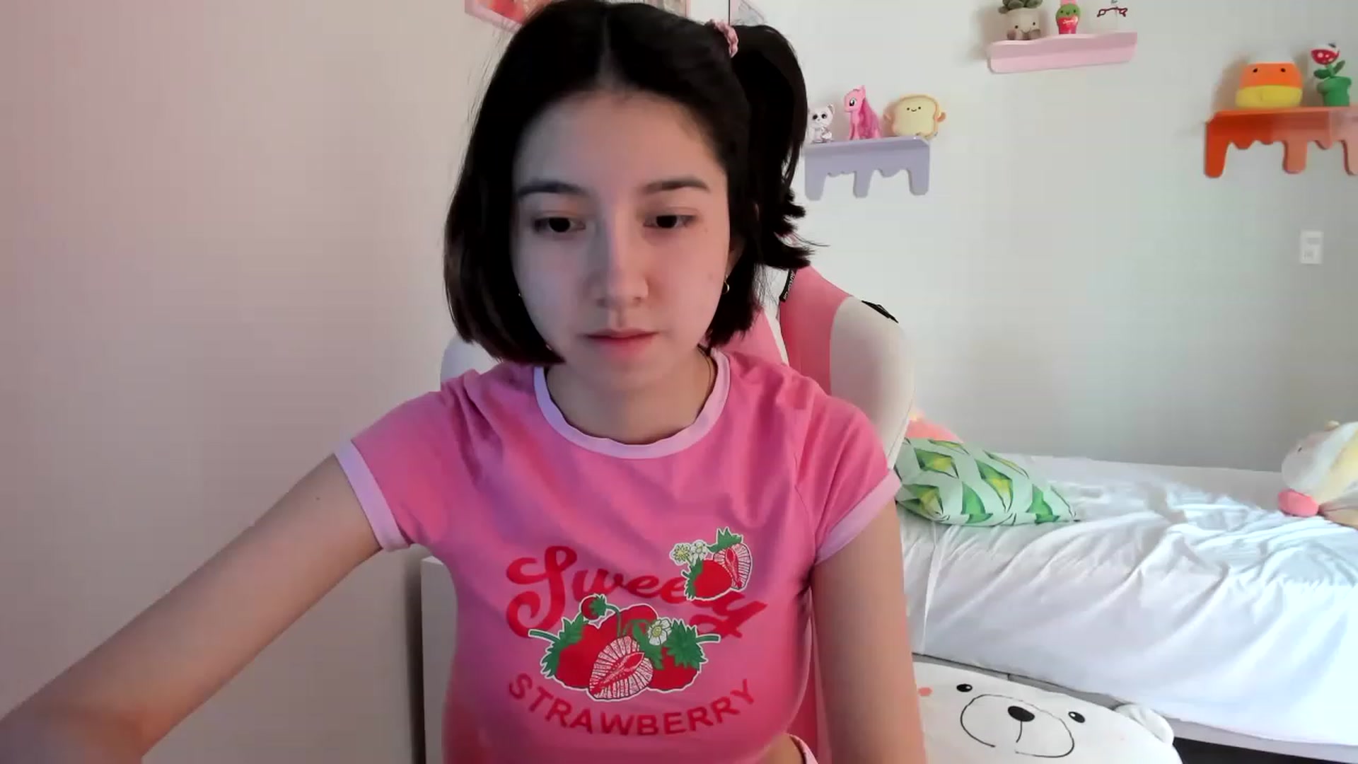 Gallery image thumbnail from Cherrycute666's myfreecams stream on, 04/23/2023, 21:28 image 3 of 20