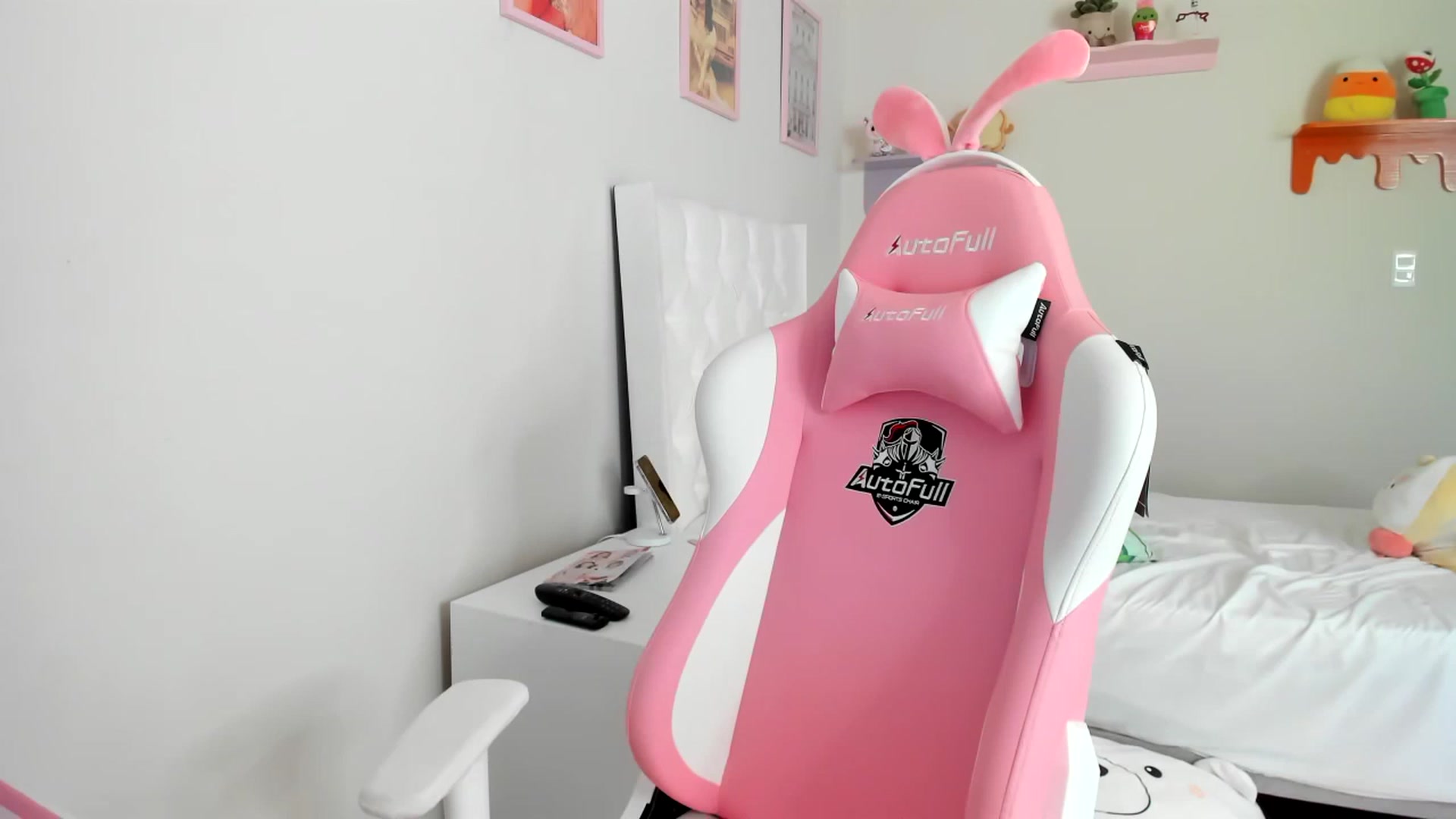 Gallery image thumbnail from Cherrycute666's myfreecams stream on, 04/23/2023, 21:28 image 7 of 20