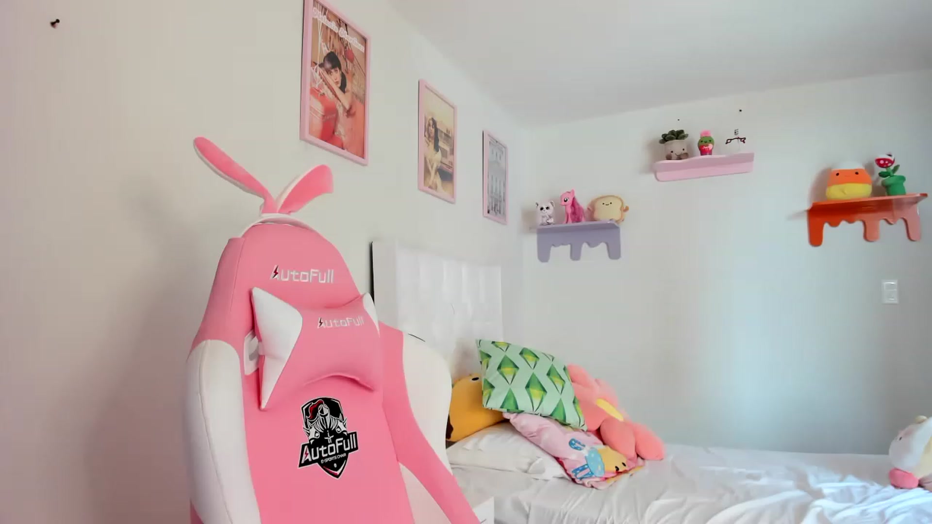 Gallery image thumbnail from Cherrycute666's myfreecams stream on, 04/23/2023, 21:28 image 20 of 20