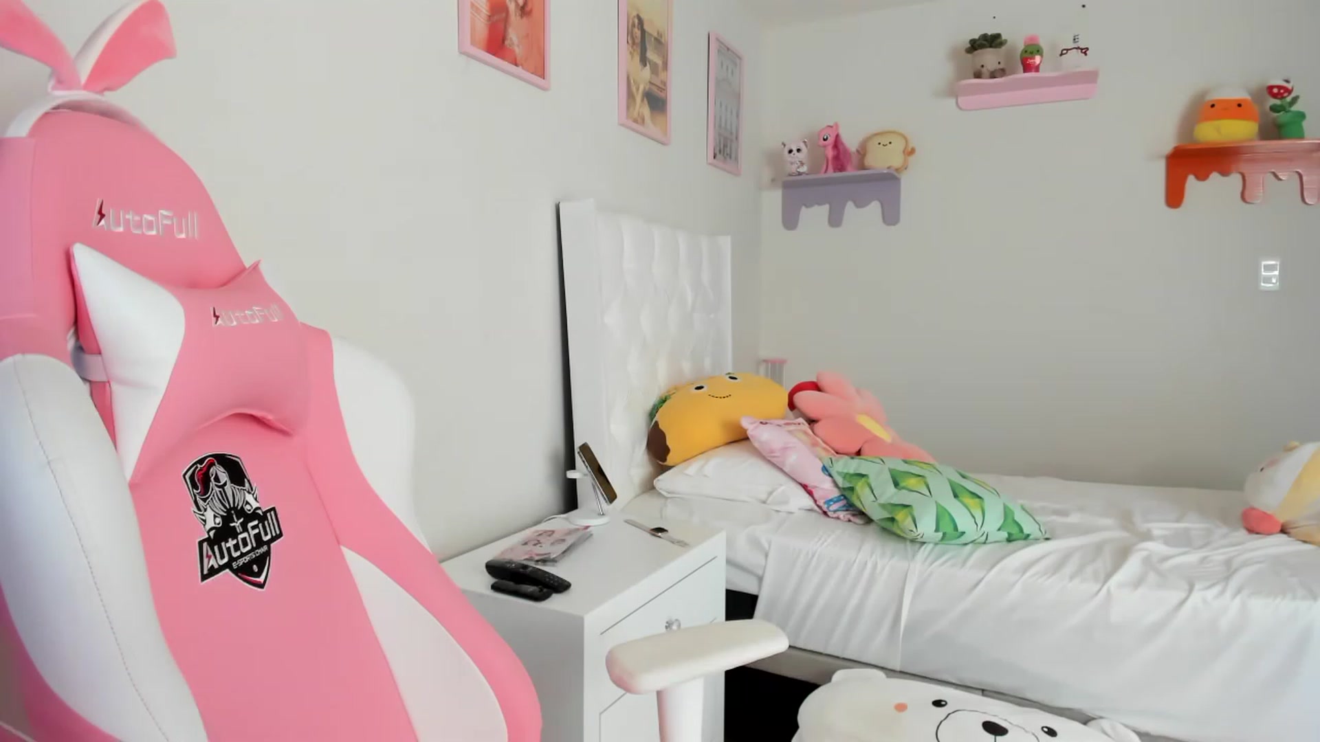 Gallery image thumbnail from Cherrycute666's myfreecams stream on, 04/23/2023, 21:28 image 11 of 20